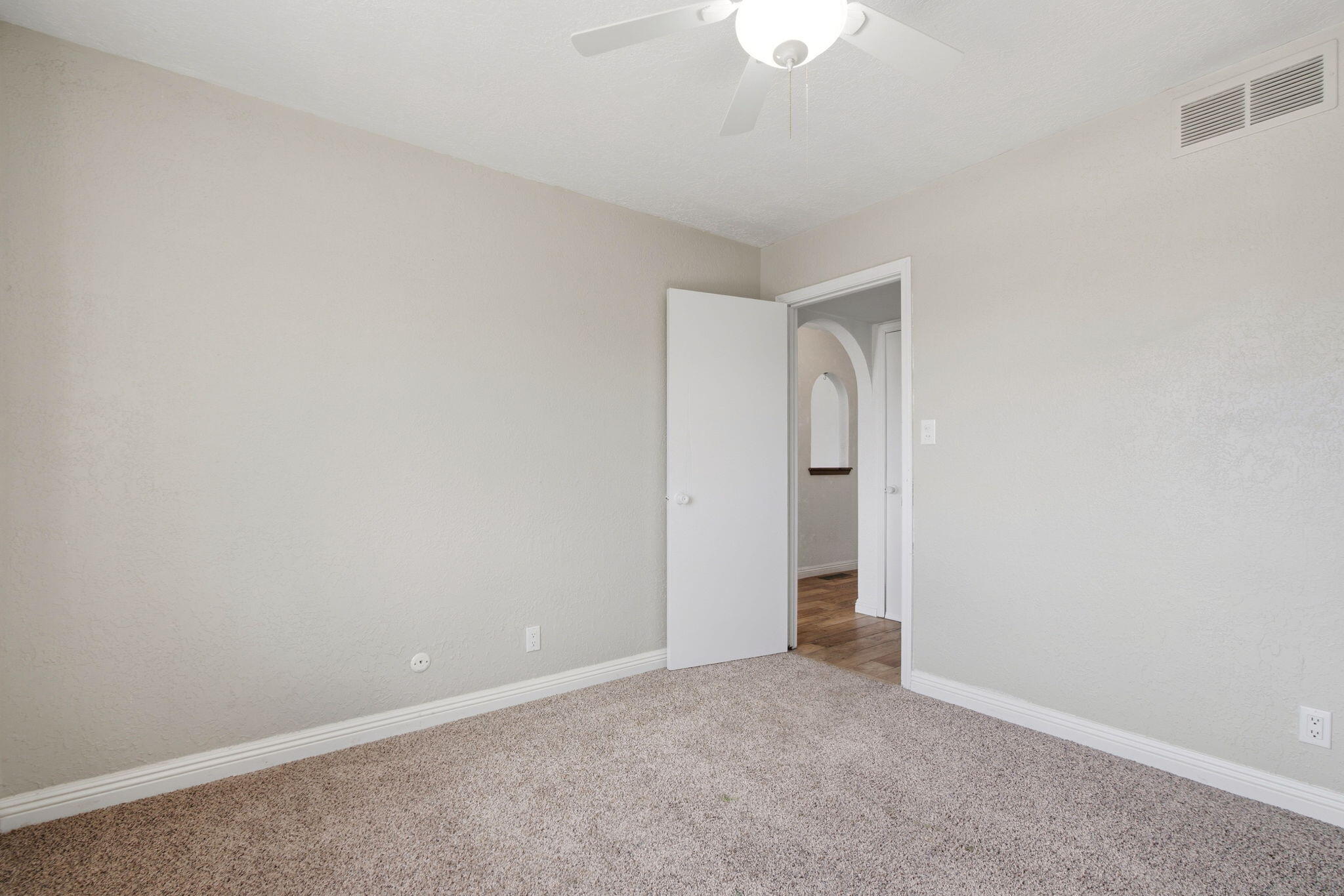 Photo 17 — 120 Itasca Road SE