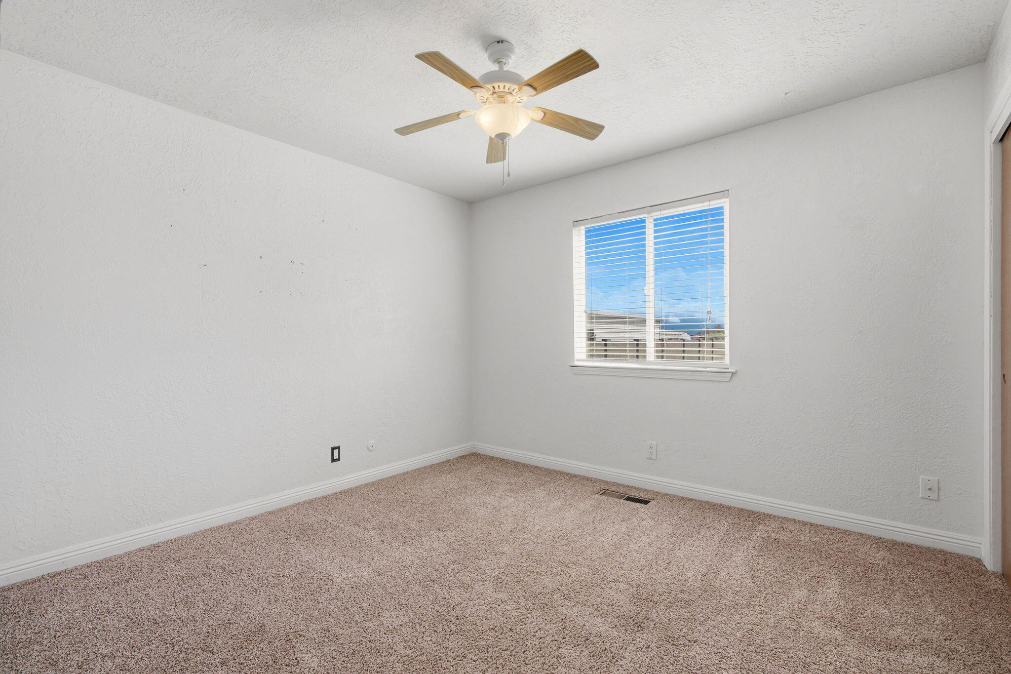 Photo 13 — 120 Itasca Road SE