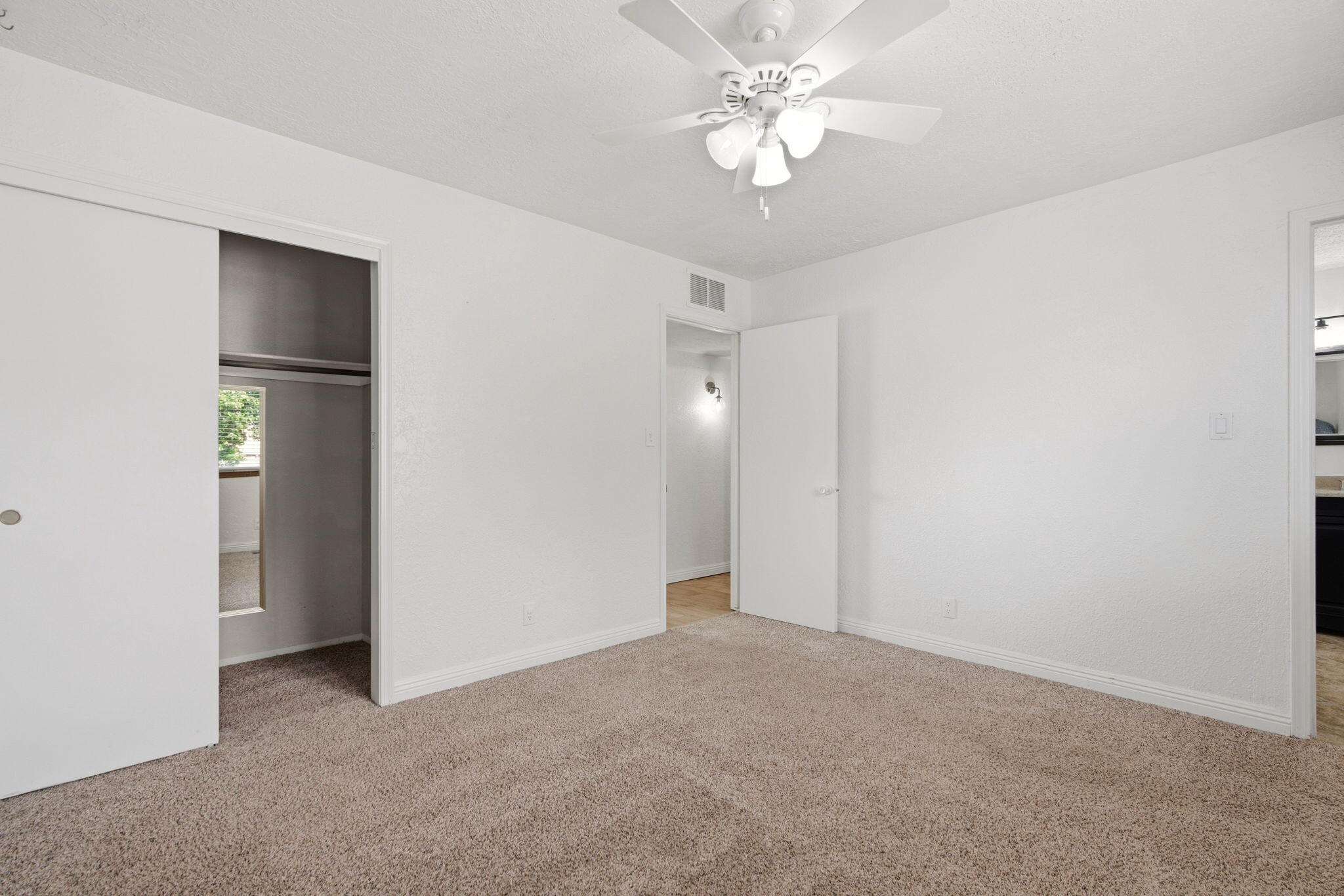 Photo 10 — 120 Itasca Road SE