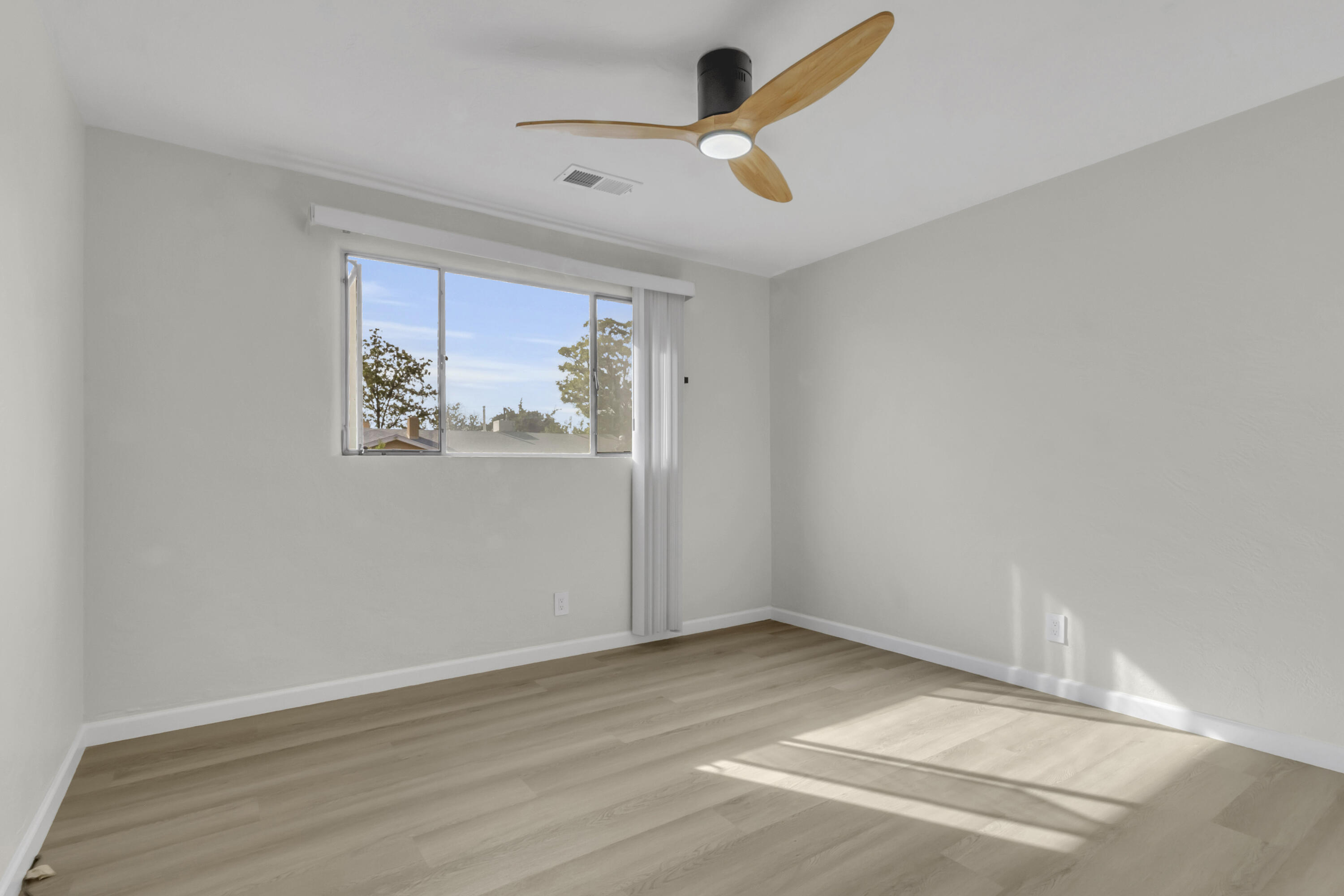 Photo 20 — 2806 Palomas Drive NE