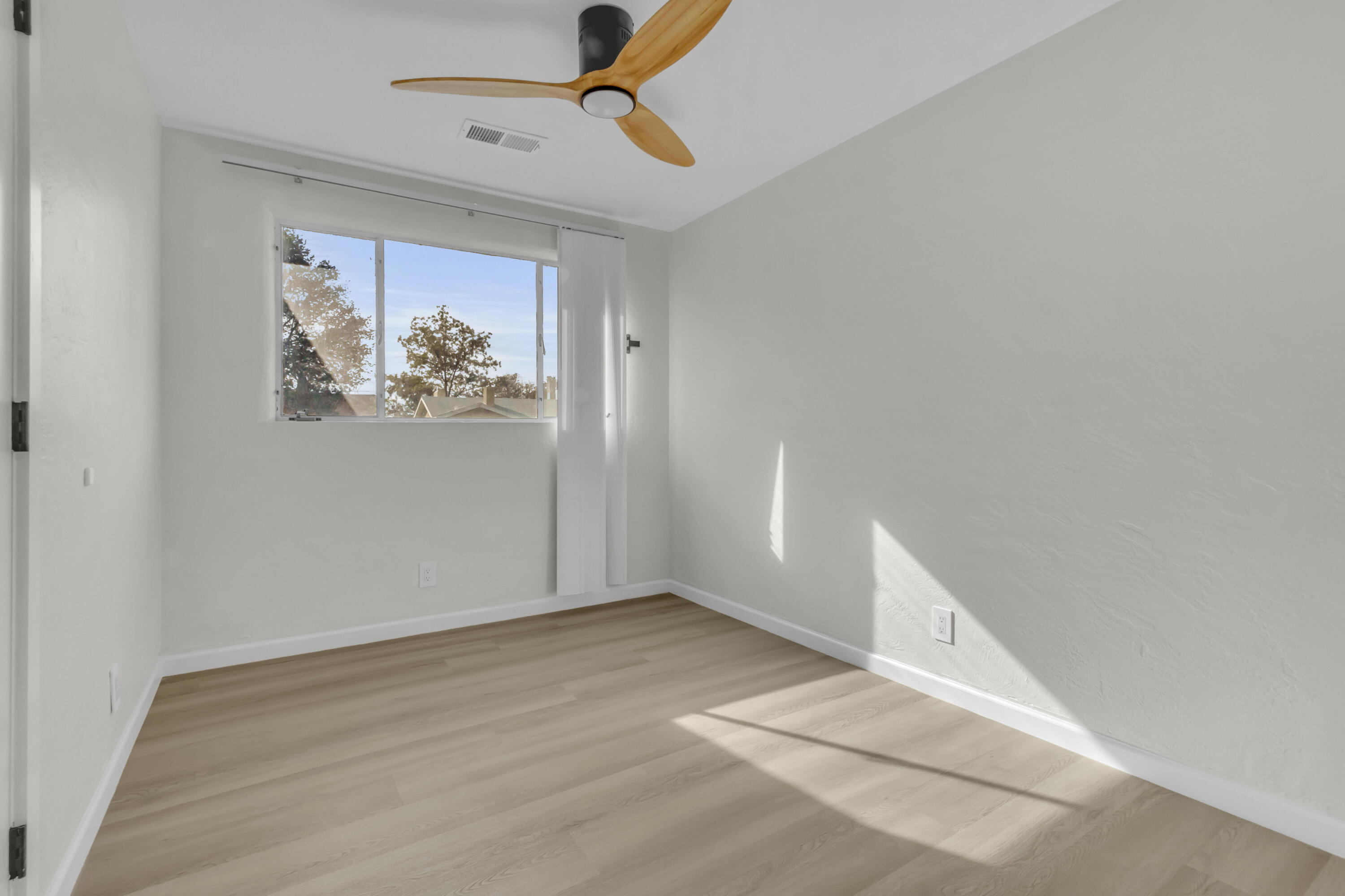 Photo 14 — 2806 Palomas Drive NE