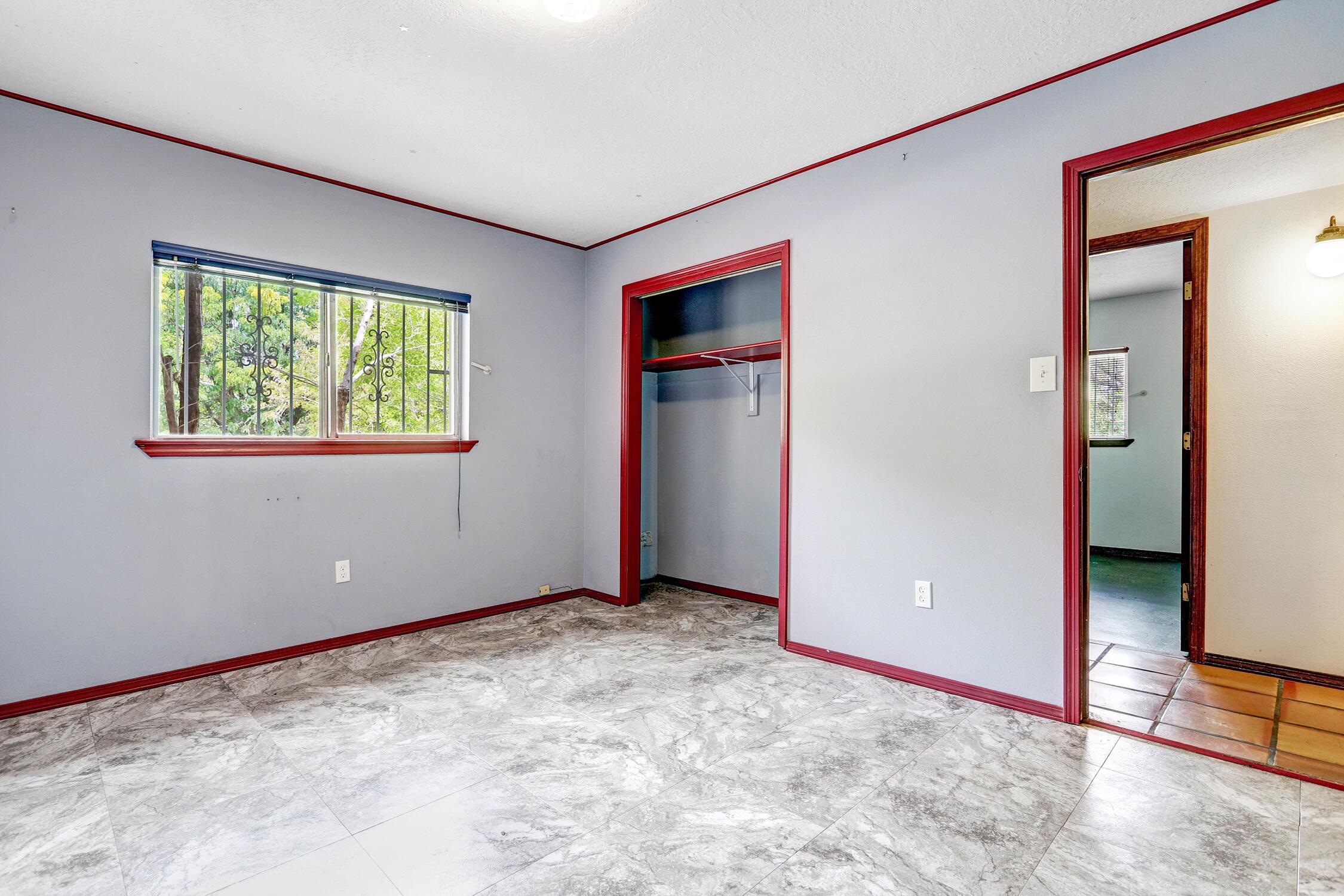 Photo 13 — 300 Aliso Drive SE