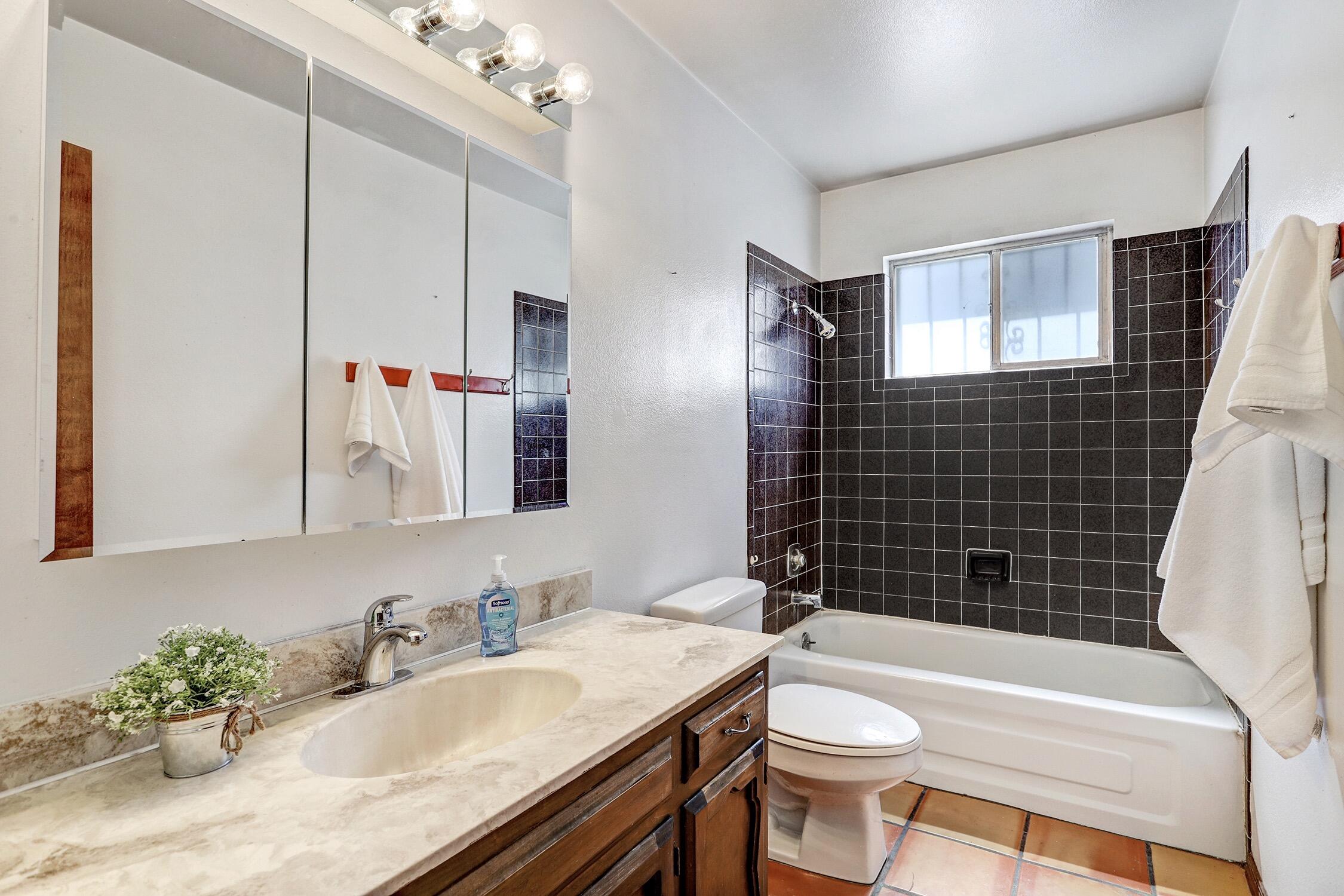 Photo 12 — 300 Aliso Drive SE