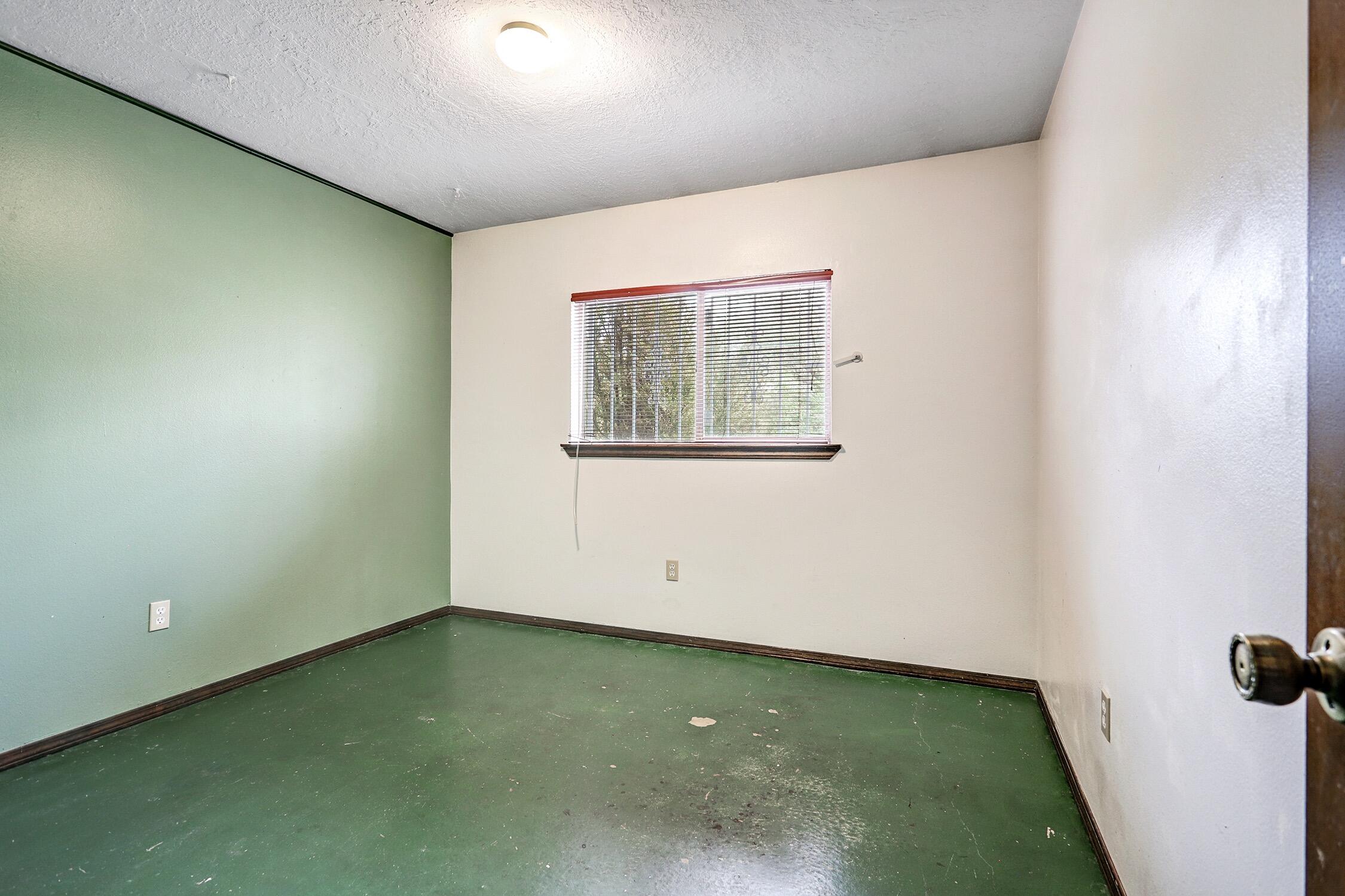 Photo 11 — 300 Aliso Drive SE