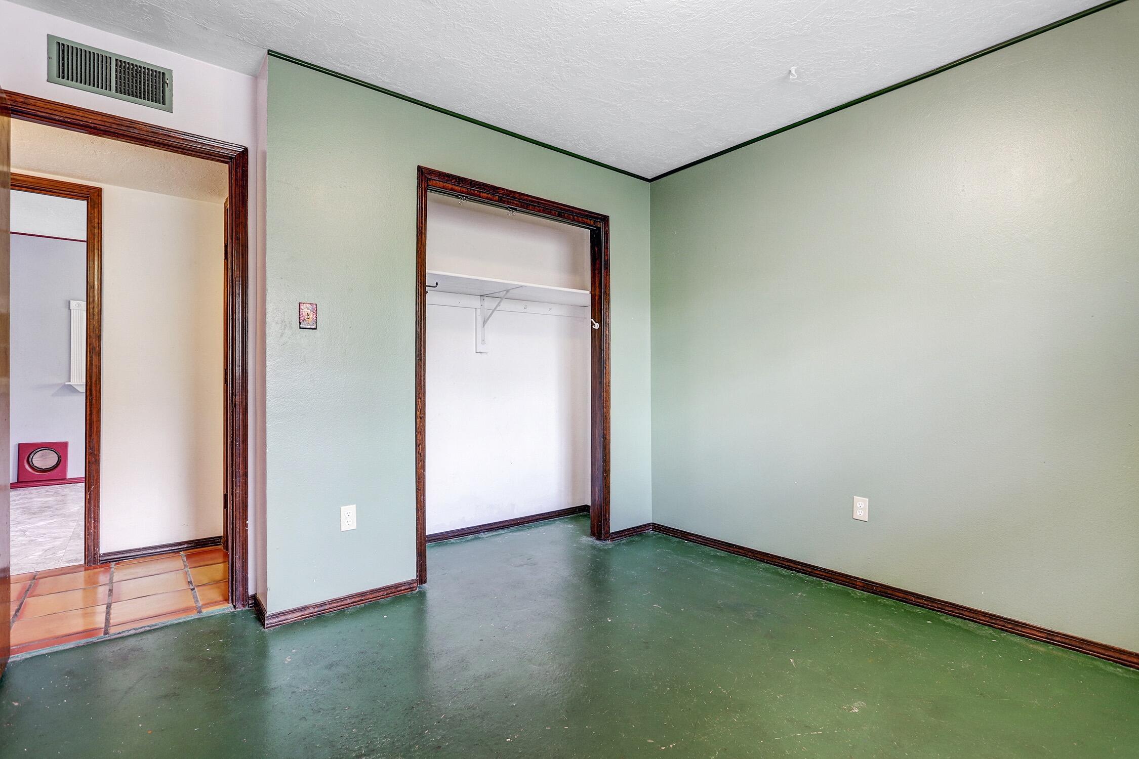 Photo 10 — 300 Aliso Drive SE