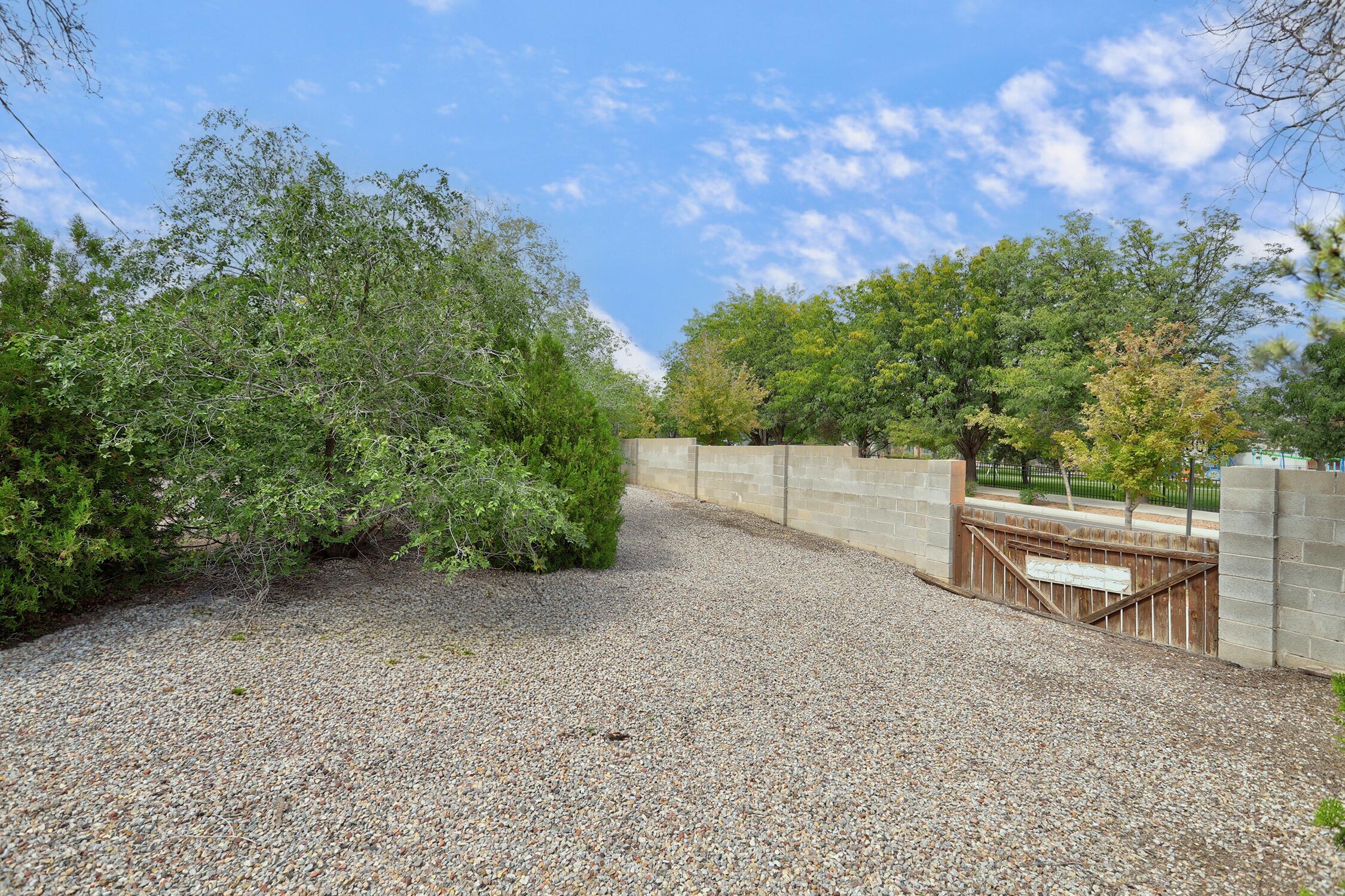 Photo 9 — 300 Aliso Drive SE