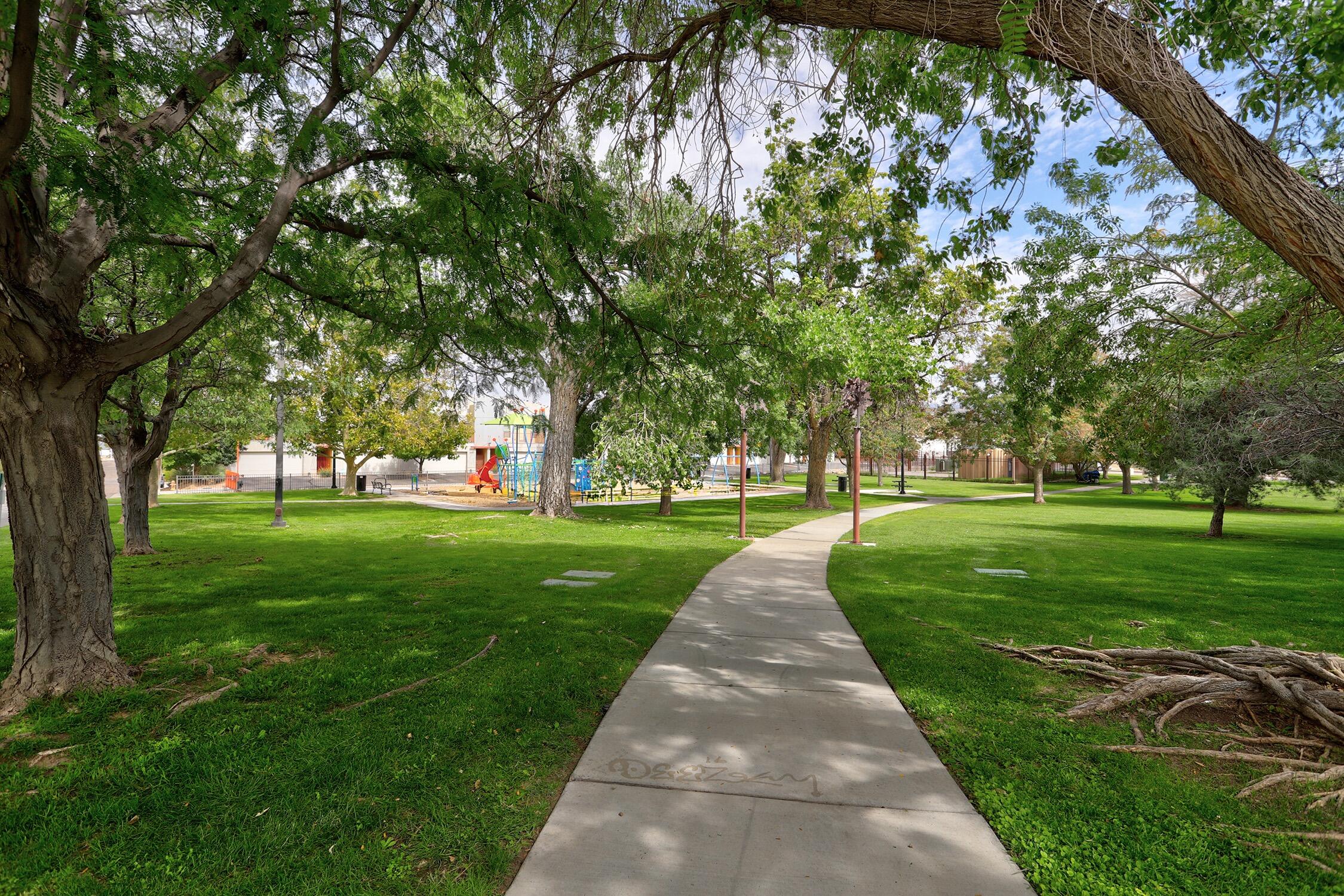 Photo 7 — 300 Aliso Drive SE