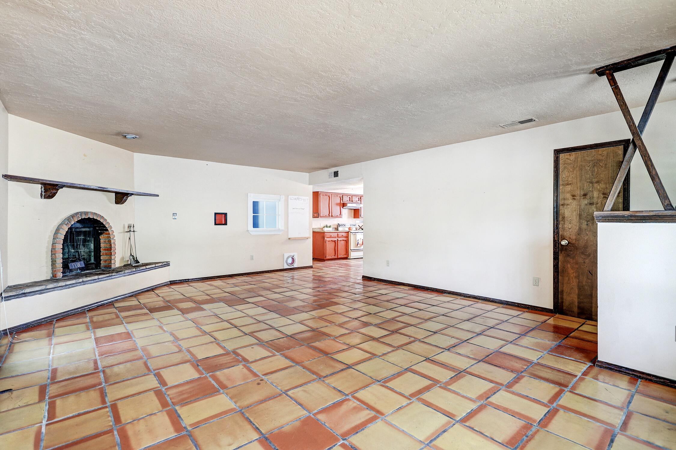 Photo 20 — 300 Aliso Drive SE