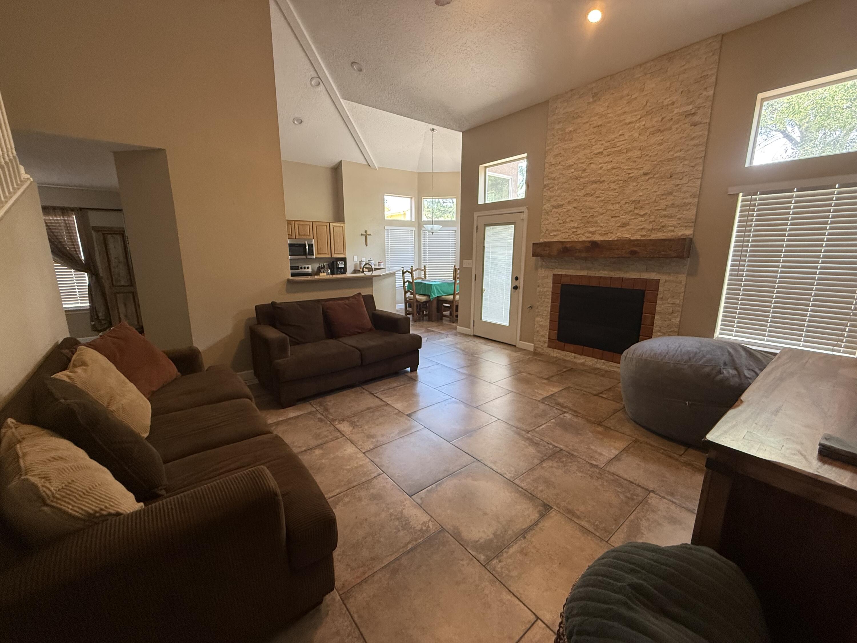 Photo 4 — 6608 Mesa Solana Place NW
