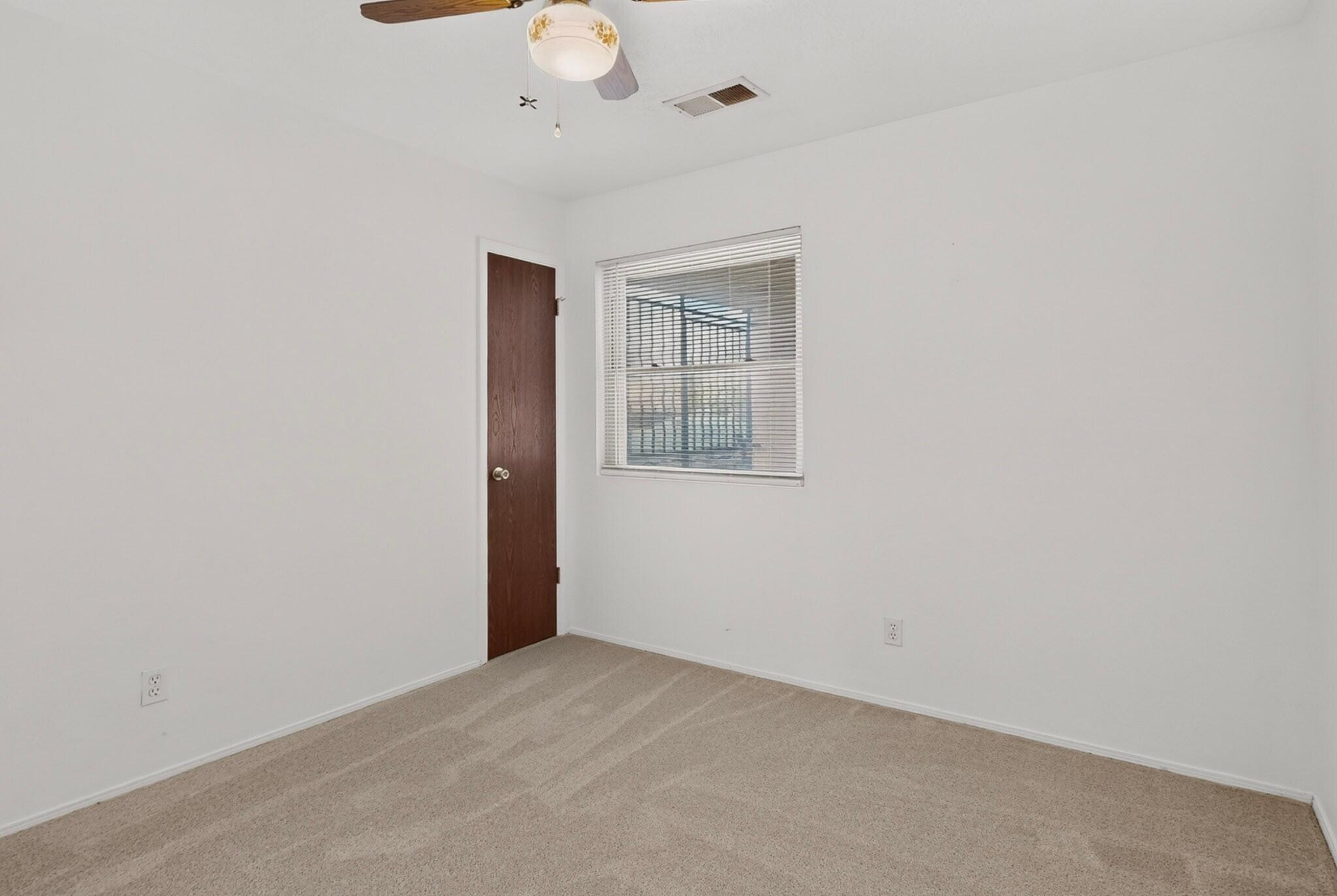 Photo 5 — 611 Chuckwagon Road SE
