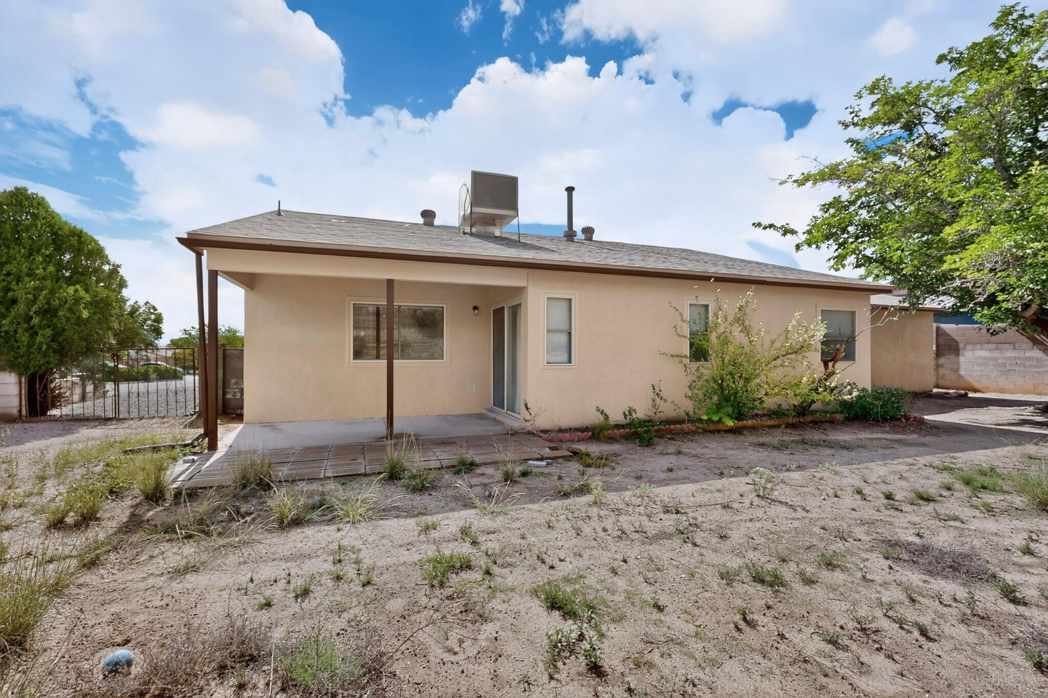 Photo 15 — 611 Chuckwagon Road SE
