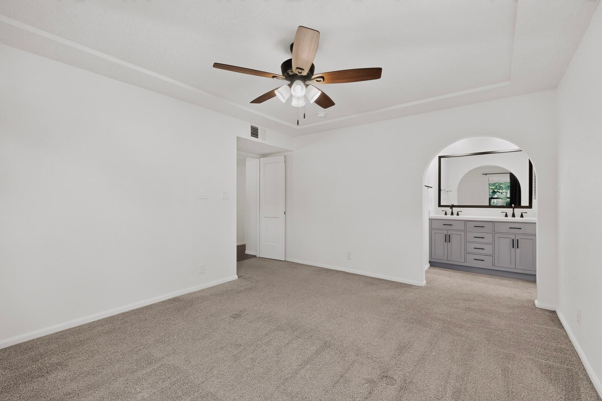 Photo 5 — 5605 Chelwood Park Boulevard NE