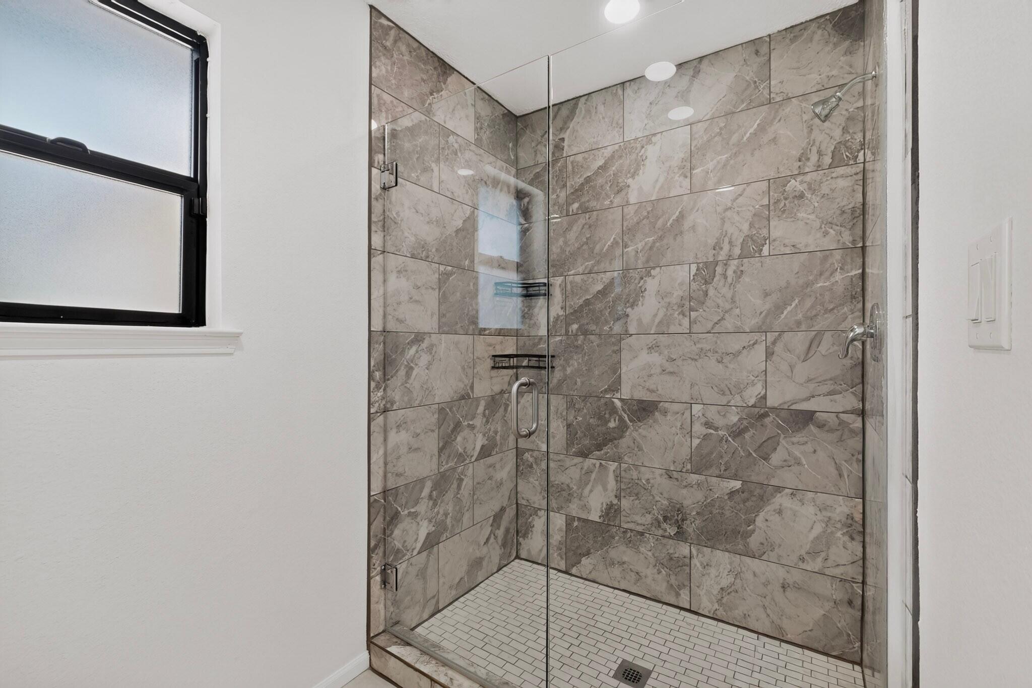 Photo 7 — 5605 Chelwood Park Boulevard NE