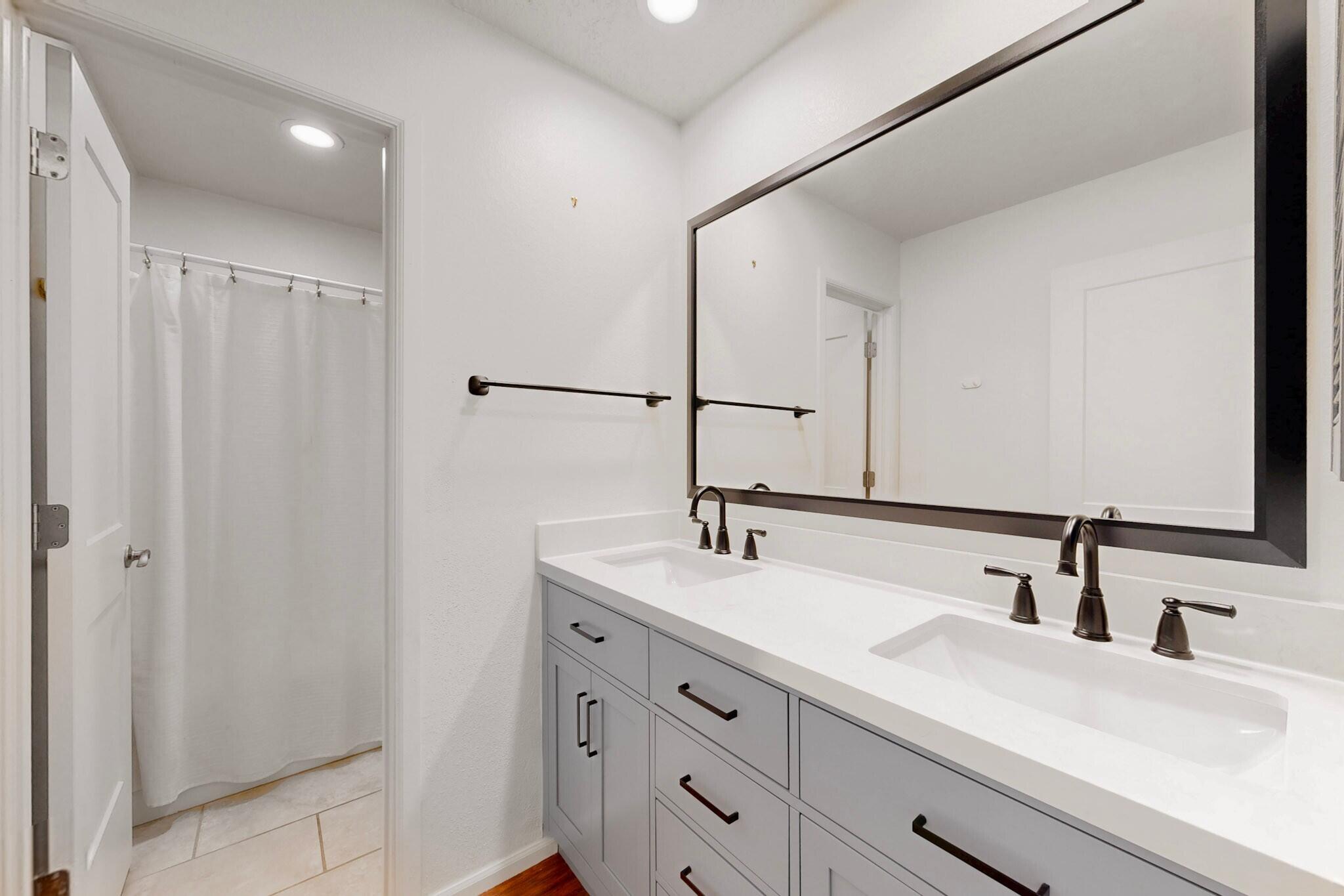 Photo 14 — 5605 Chelwood Park Boulevard NE