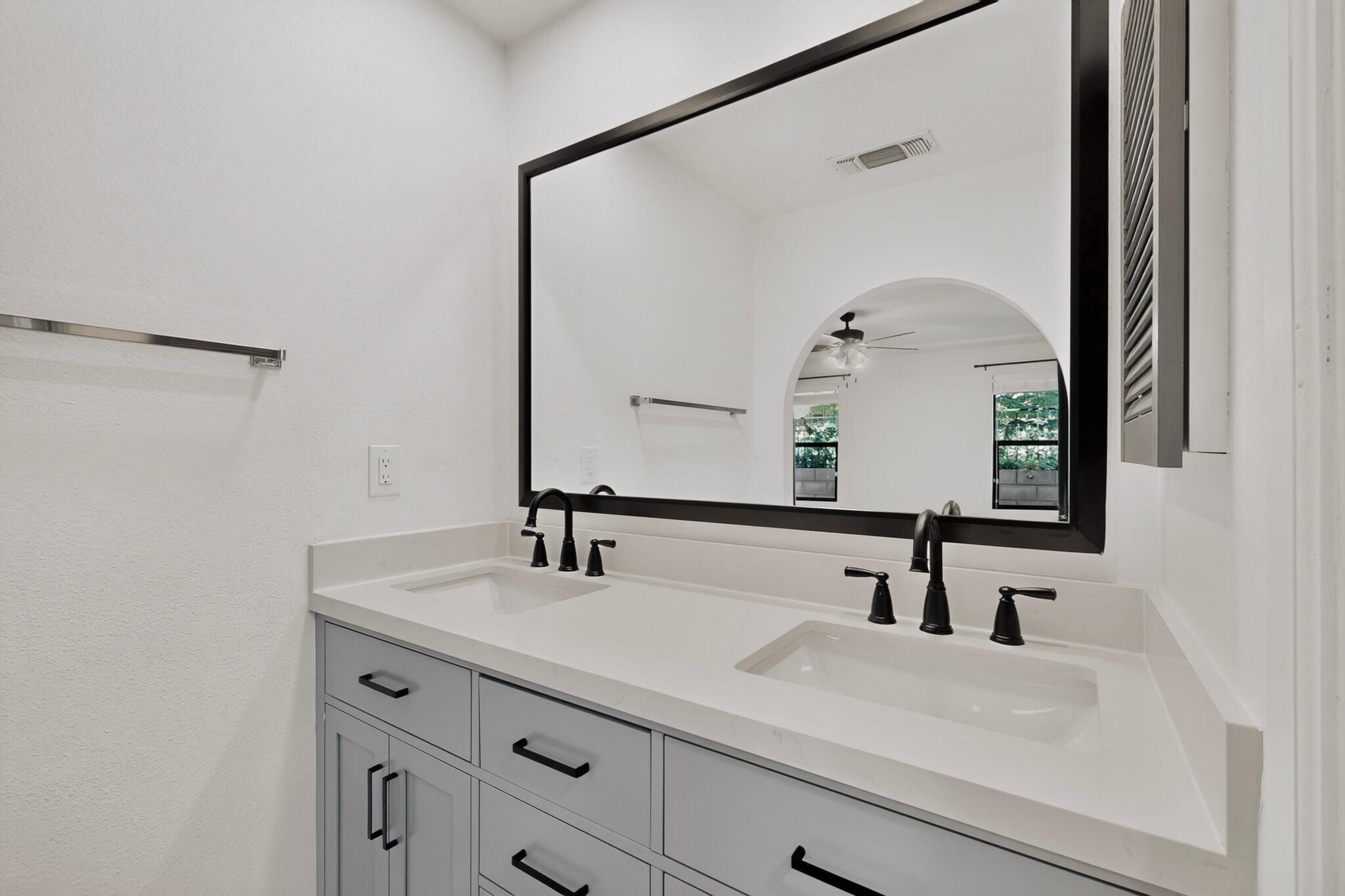 Photo 15 — 5605 Chelwood Park Boulevard NE