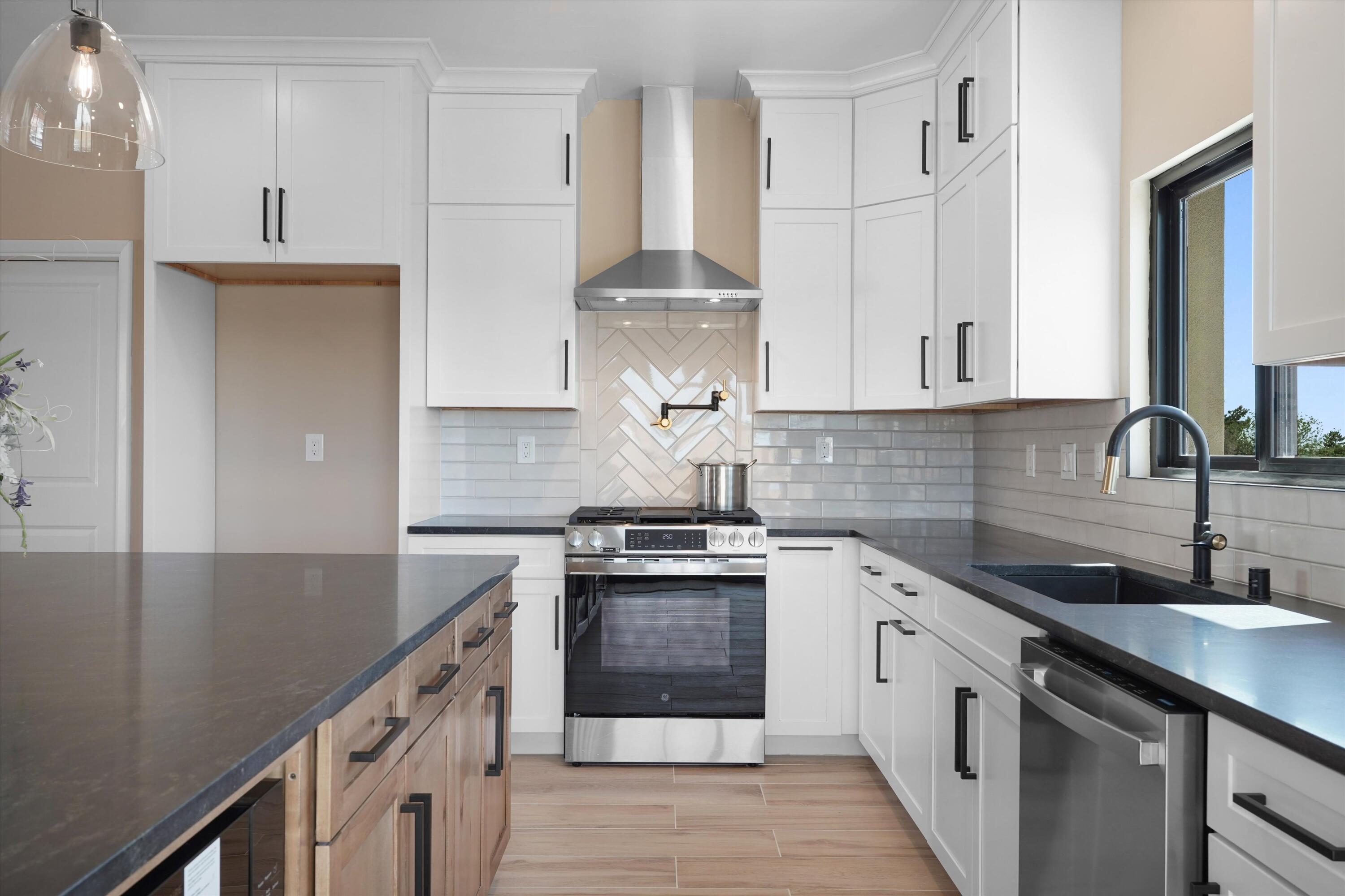 Photo 15 — 609 2nd Street NE