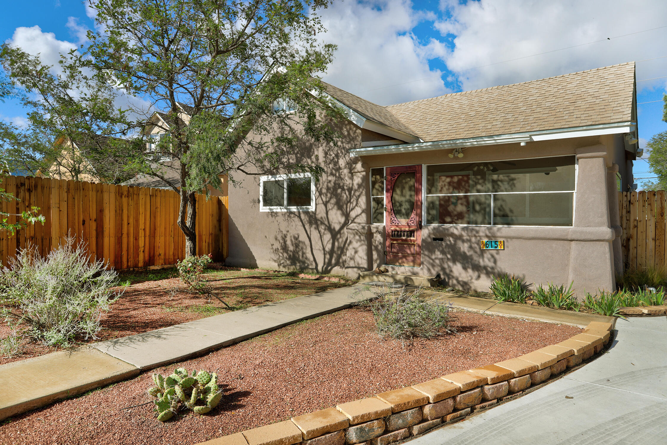 615 Edith Boulevard SE