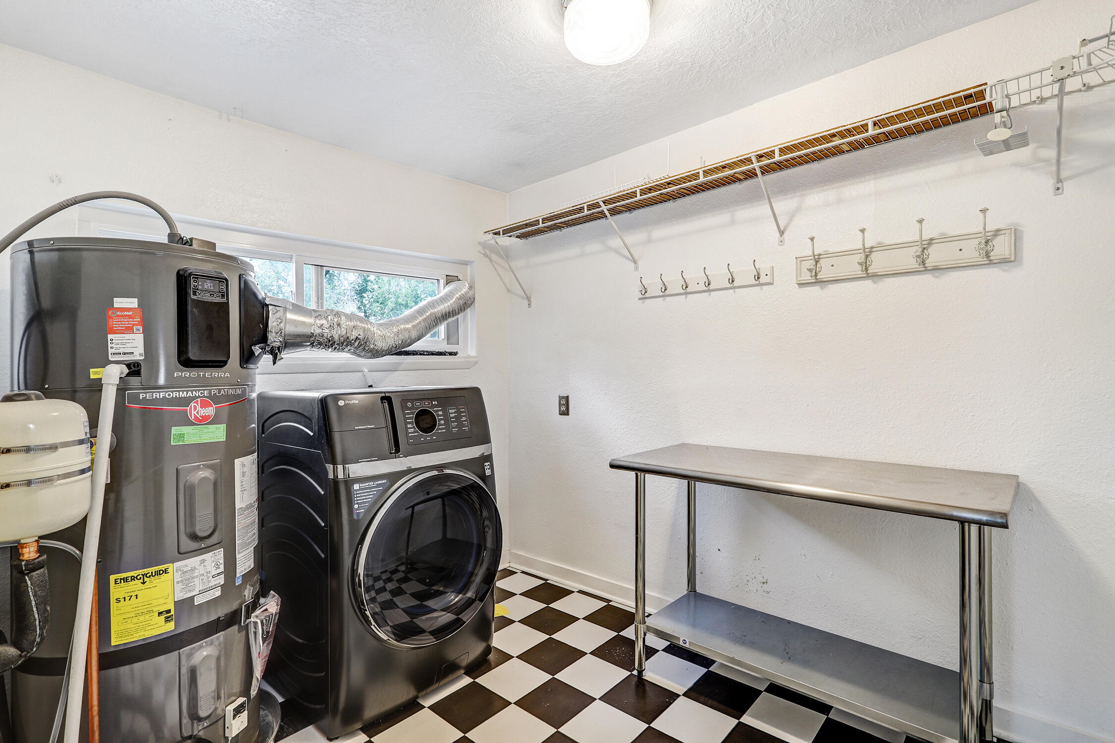 Photo 19 — 615 Edith Boulevard SE