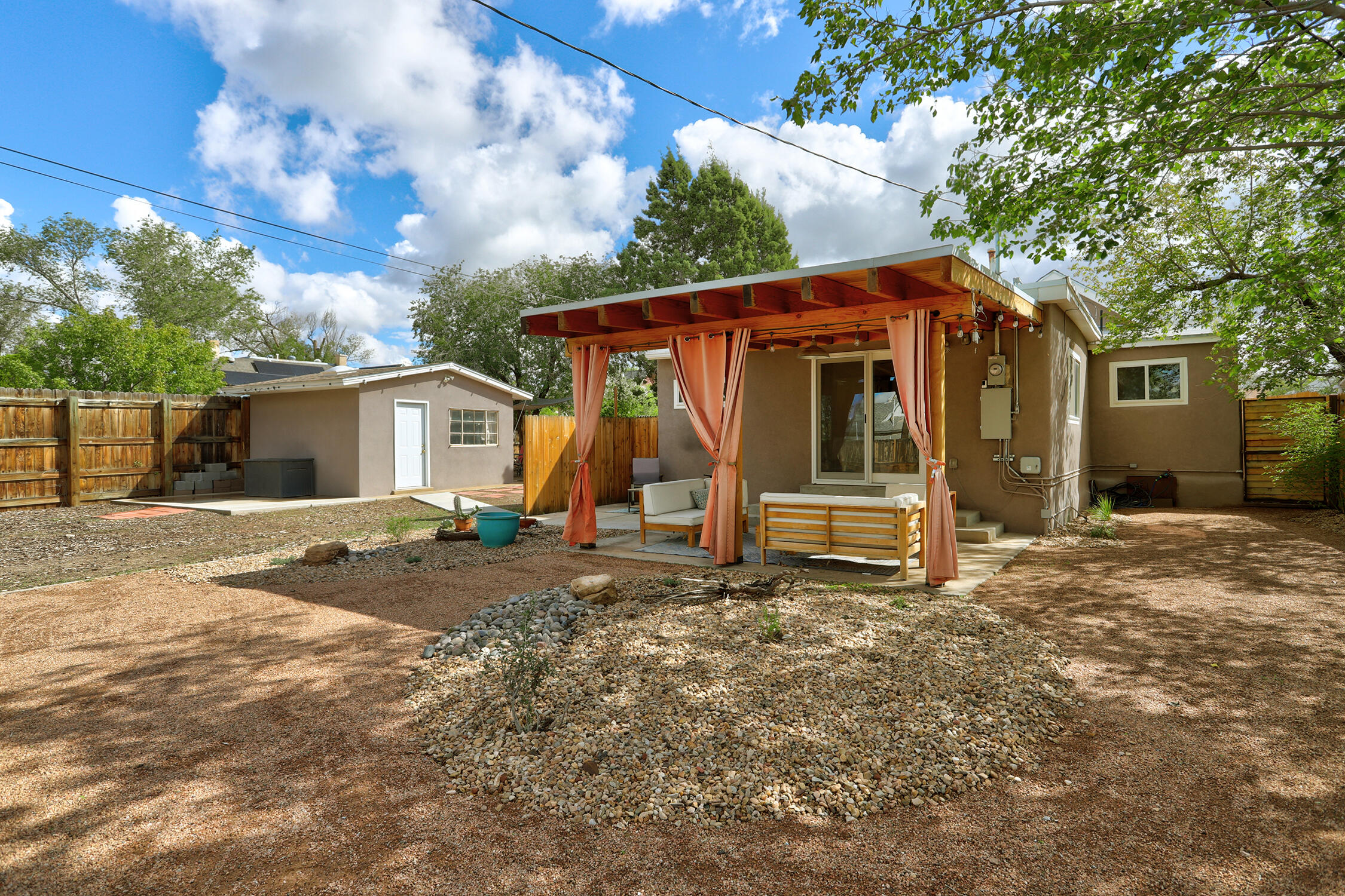 Photo 13 — 615 Edith Boulevard SE