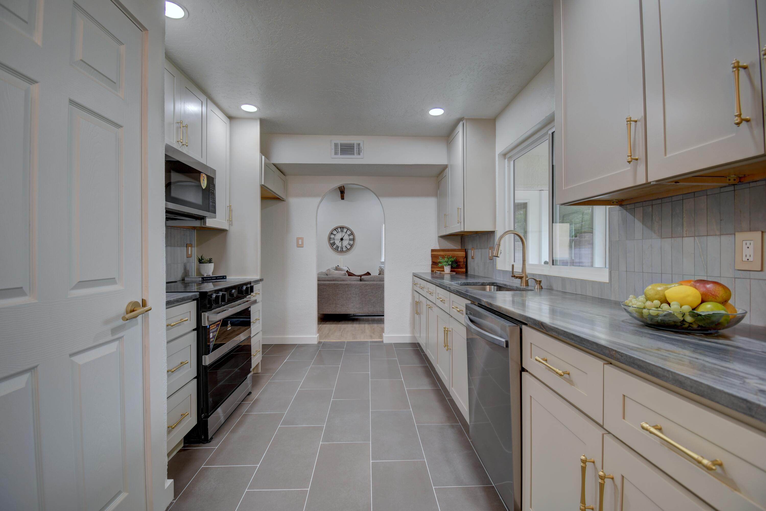 Photo 18 — 4100 Cibola Village Drive NE