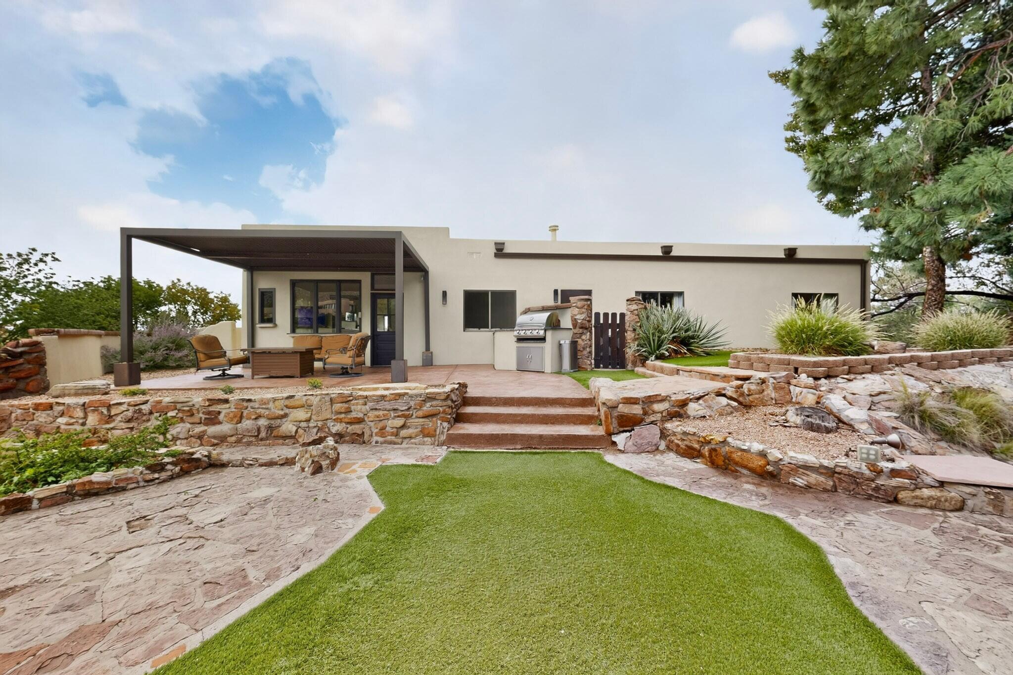 Photo 15 — 655 Roadrunner Lane NE