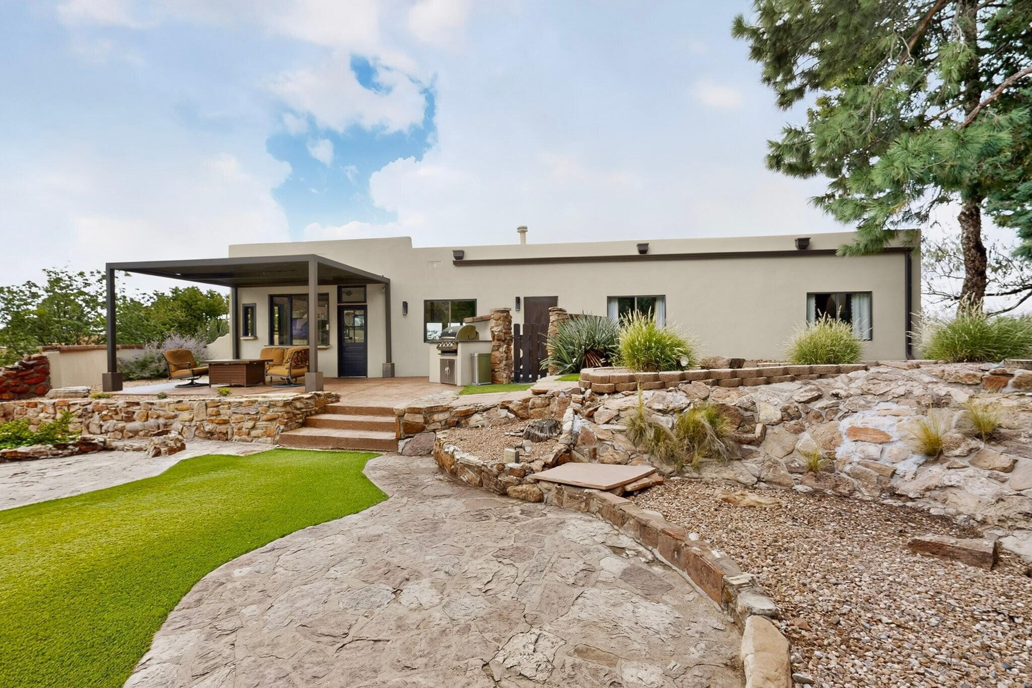 Photo 14 — 655 Roadrunner Lane NE