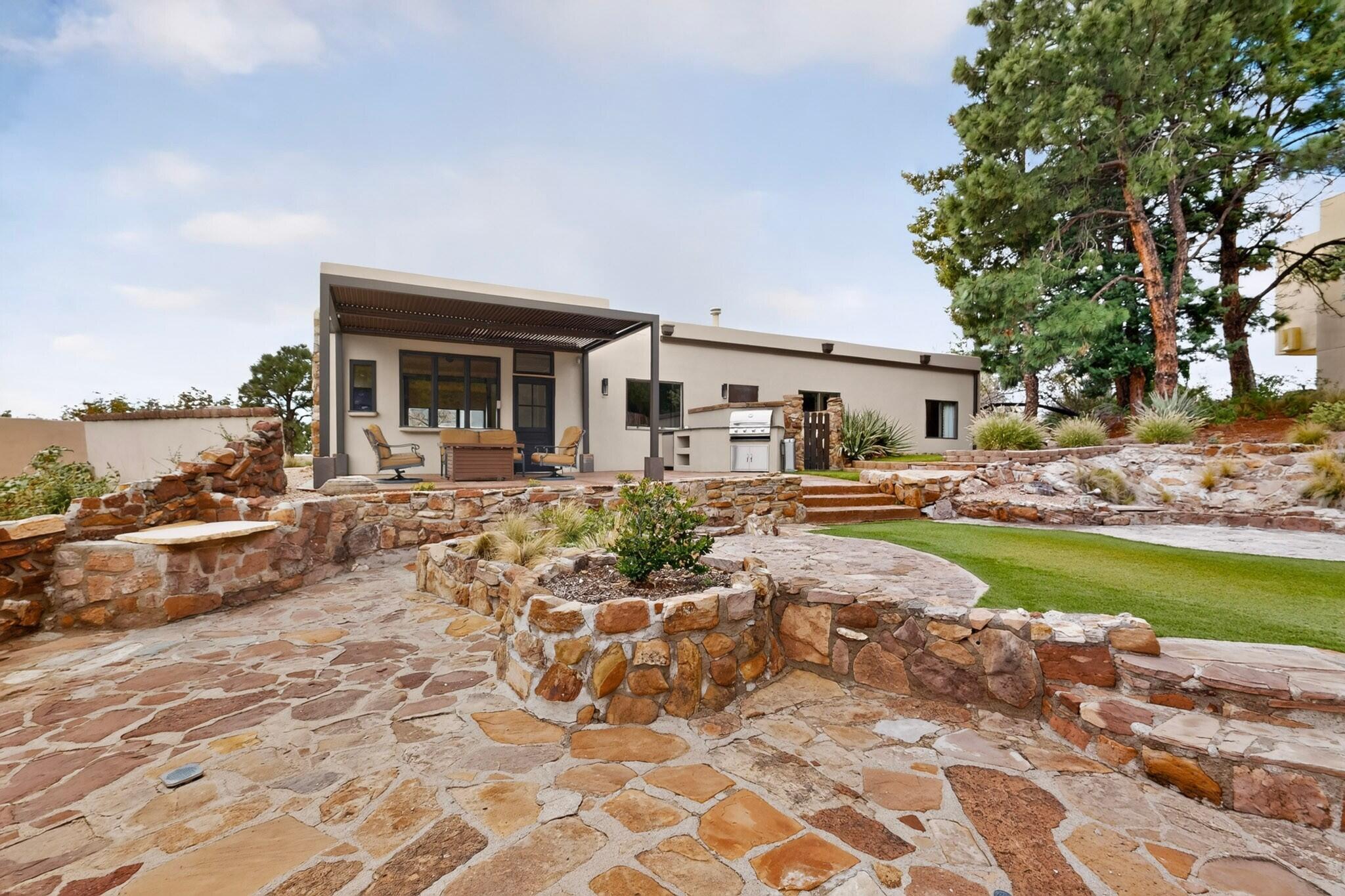 Photo 12 — 655 Roadrunner Lane NE