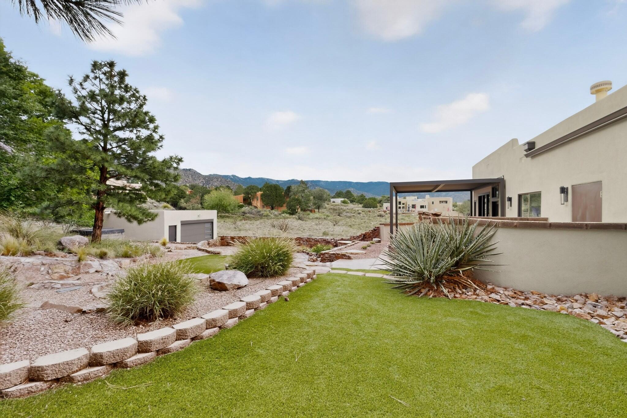 Photo 11 — 655 Roadrunner Lane NE