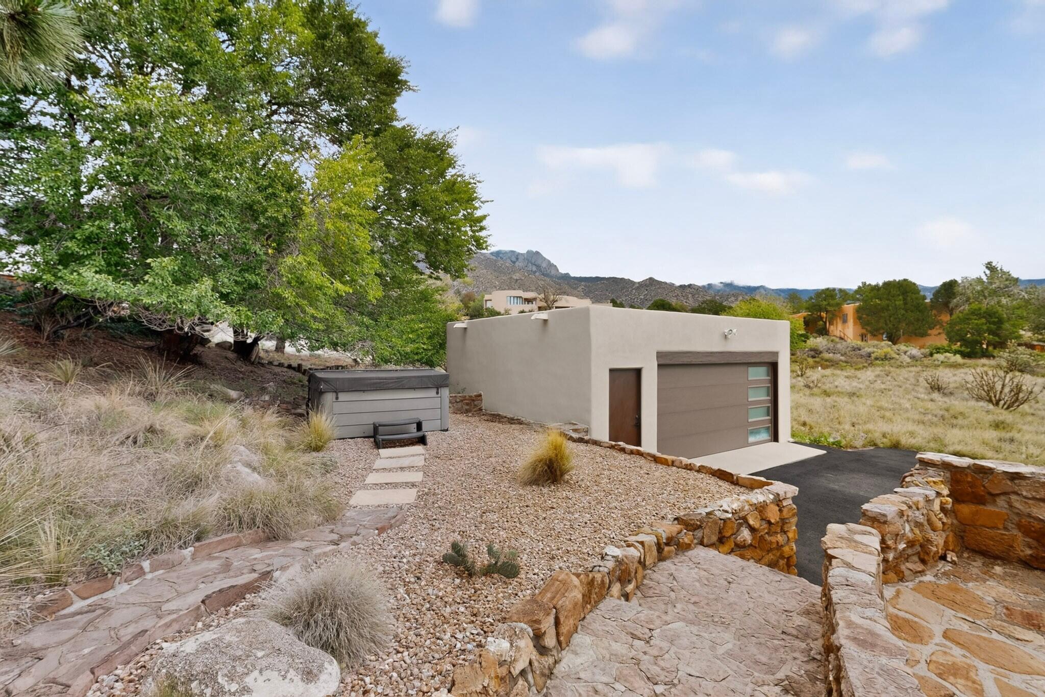Photo 9 — 655 Roadrunner Lane NE
