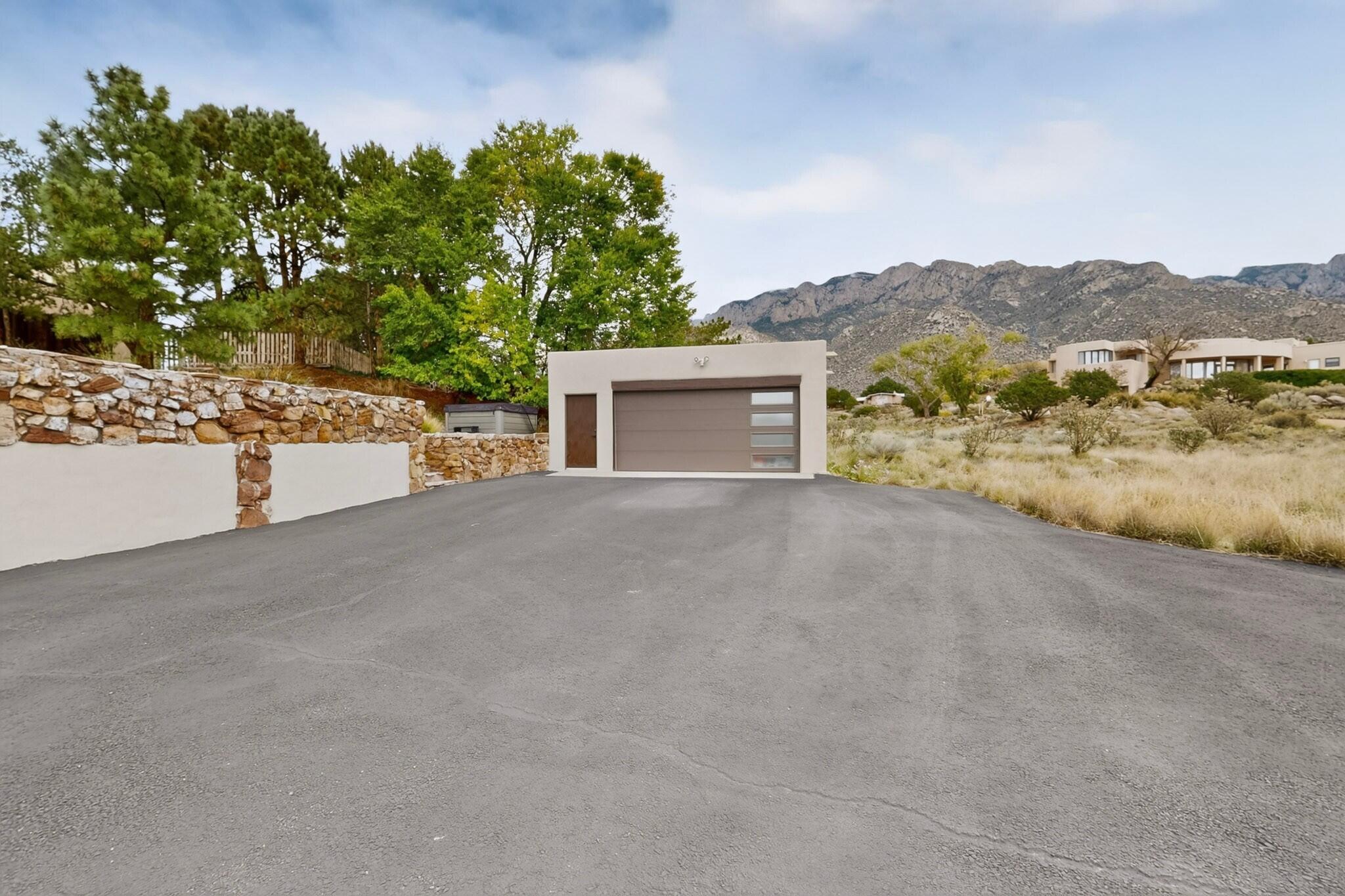 Photo 8 — 655 Roadrunner Lane NE