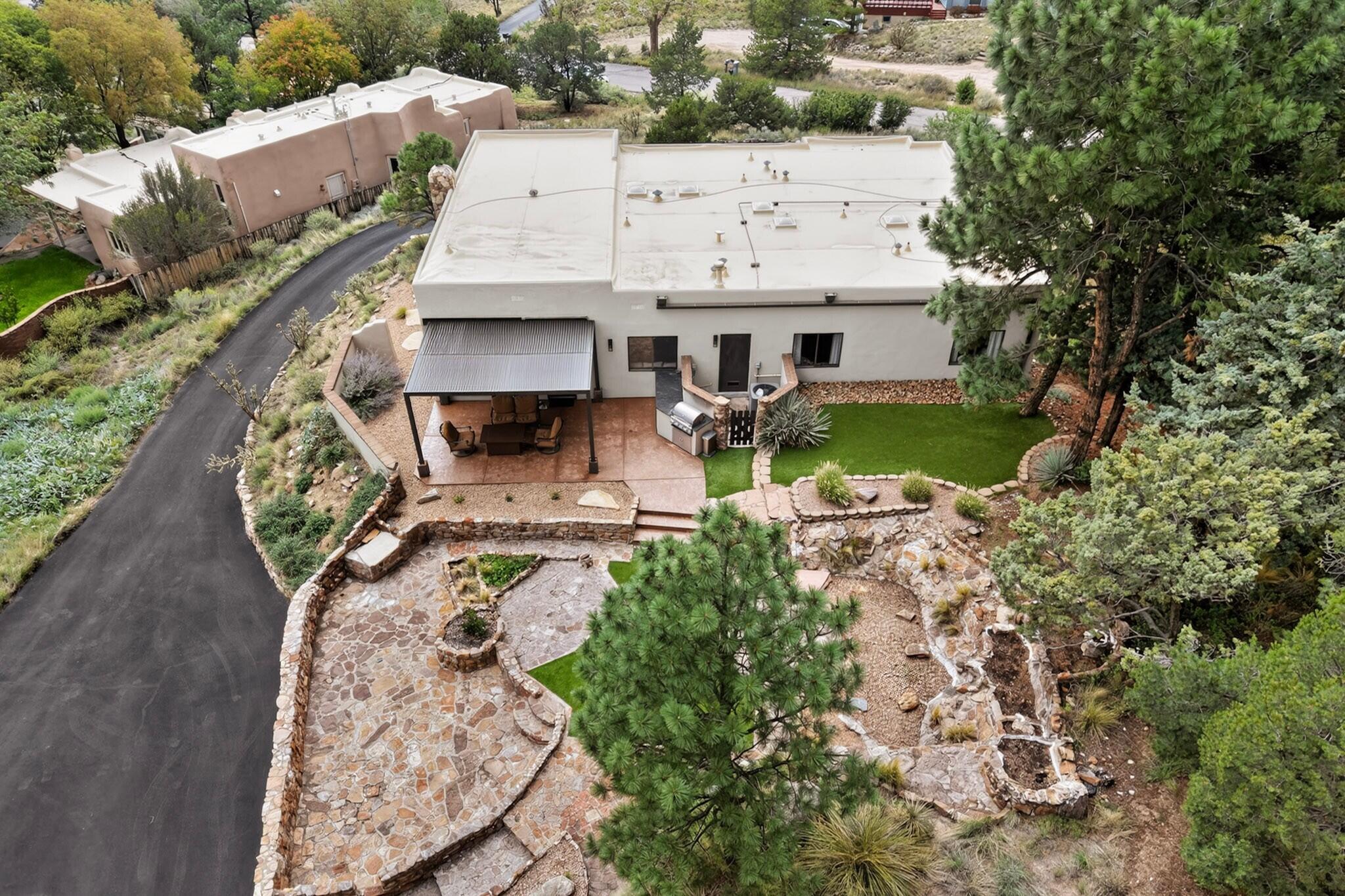 Photo 5 — 655 Roadrunner Lane NE