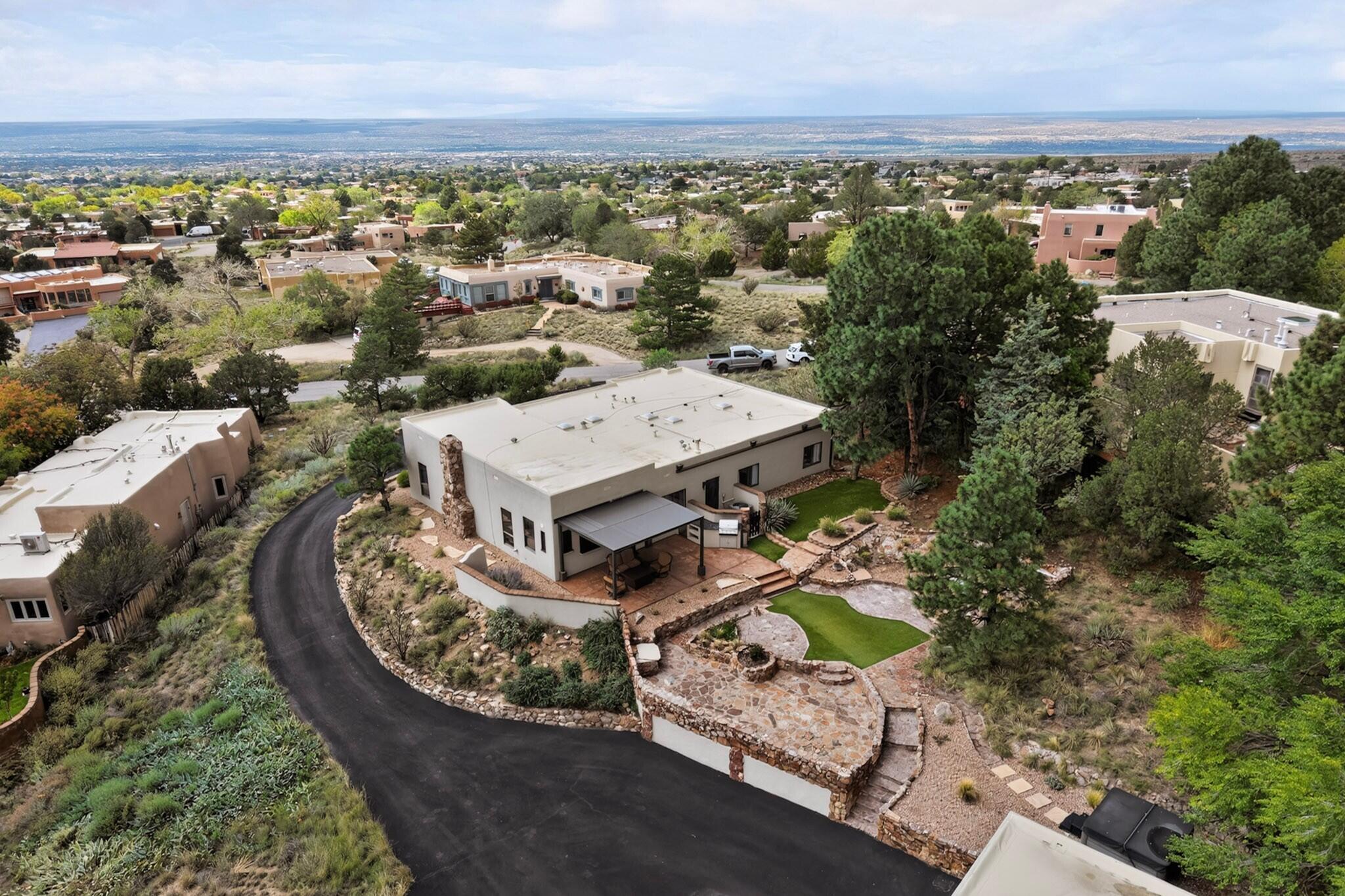Photo 4 — 655 Roadrunner Lane NE