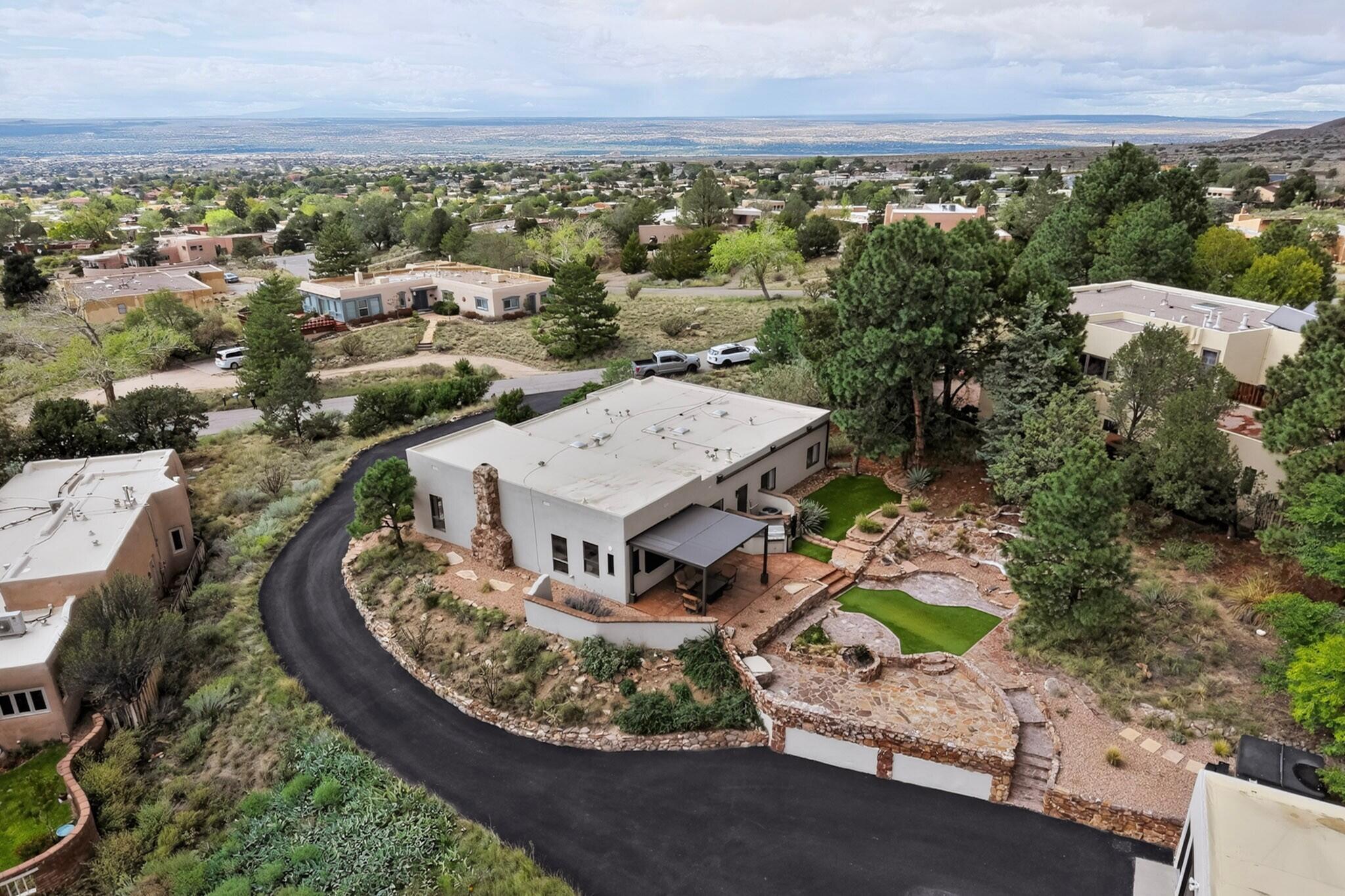 Photo 3 — 655 Roadrunner Lane NE