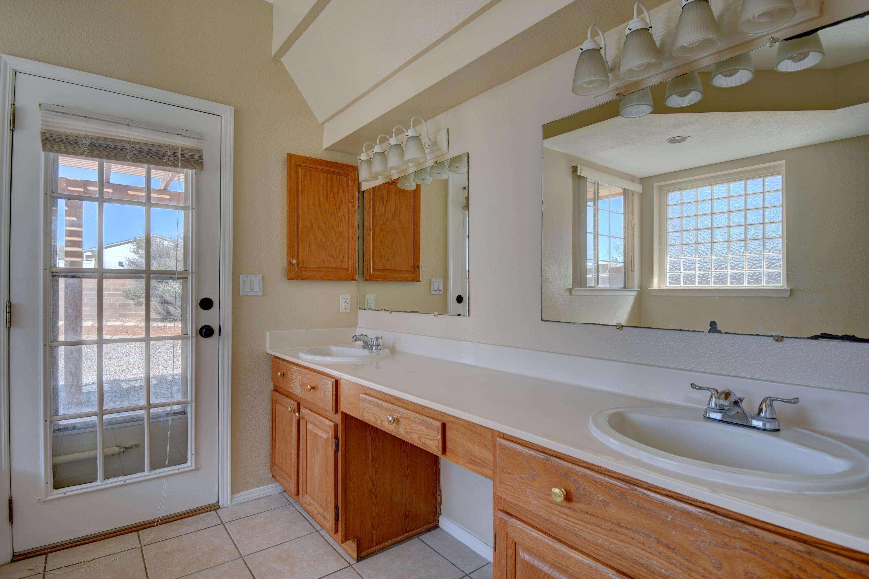 Photo 5 — 2636 Sandia Loop NE