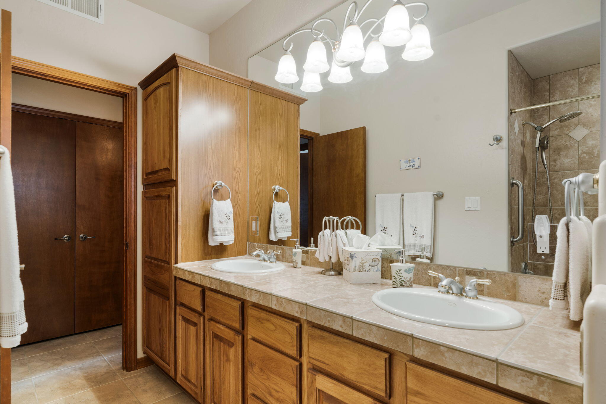 Photo 5 — 7420 Blue Holly Court NE