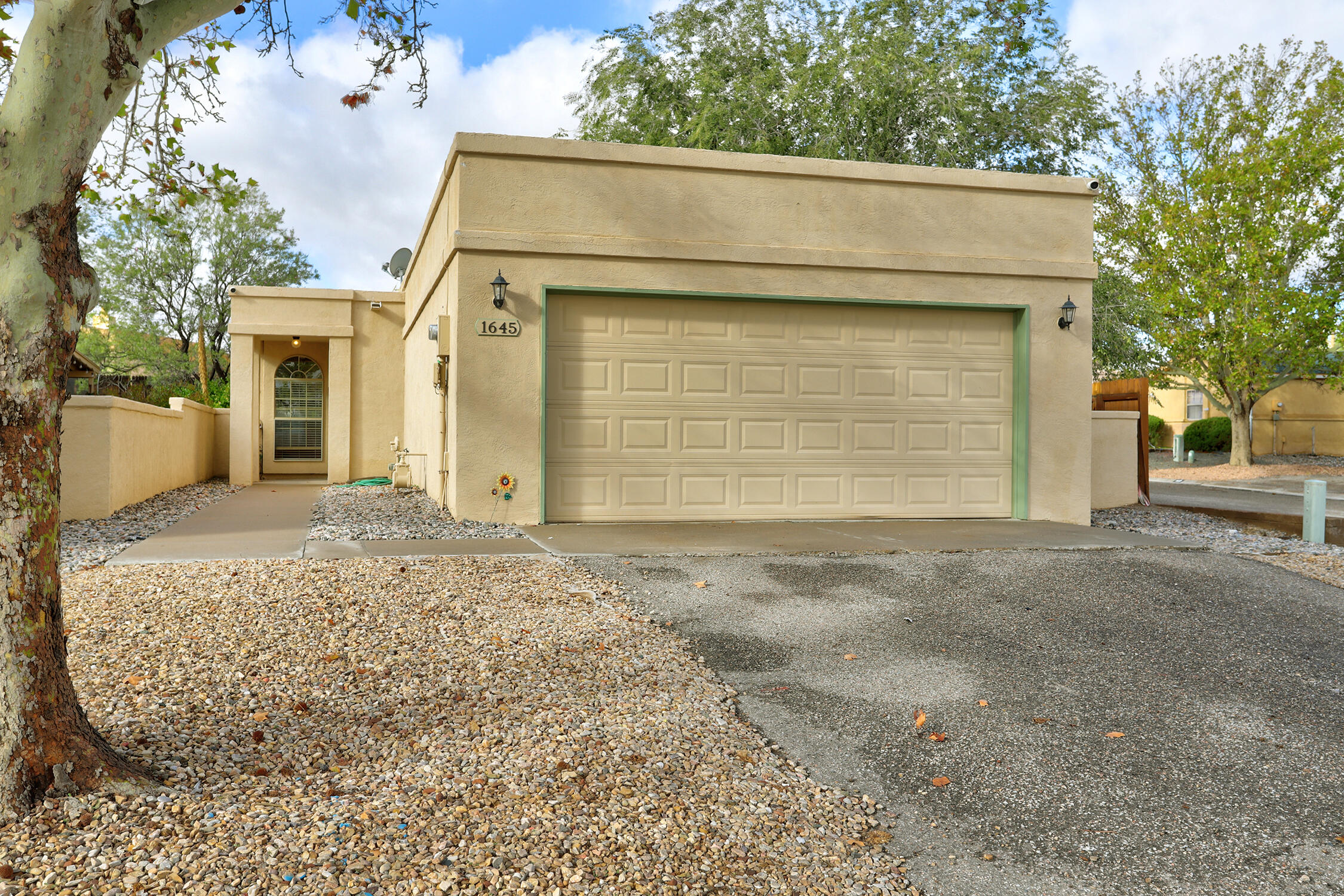 1645 Evelyn Drive NE, Rio Rancho, NM 87144