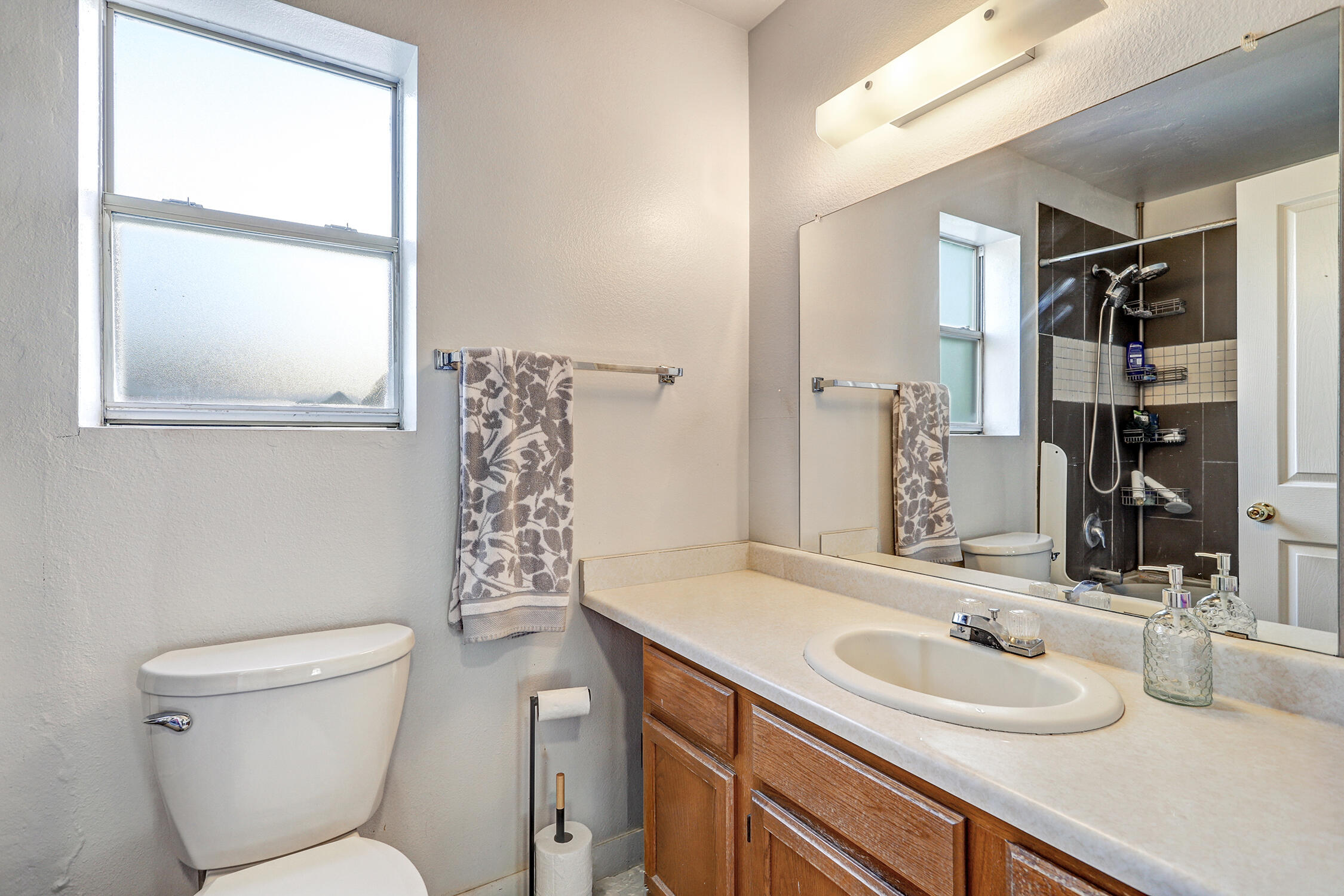 Photo 3 — 1645 Evelyn Drive NE
