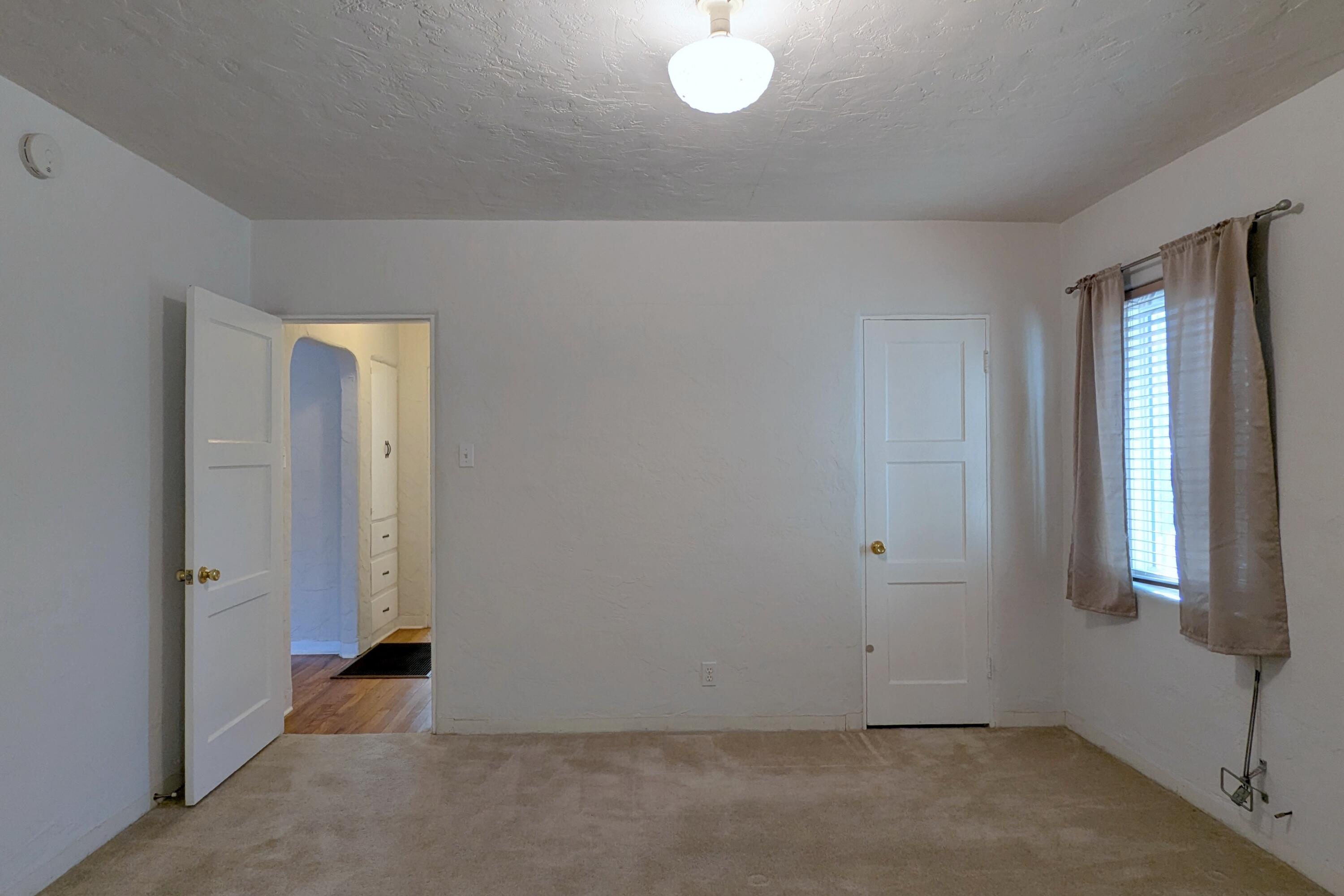 Photo 5 — 804 Wellesley Drive NE