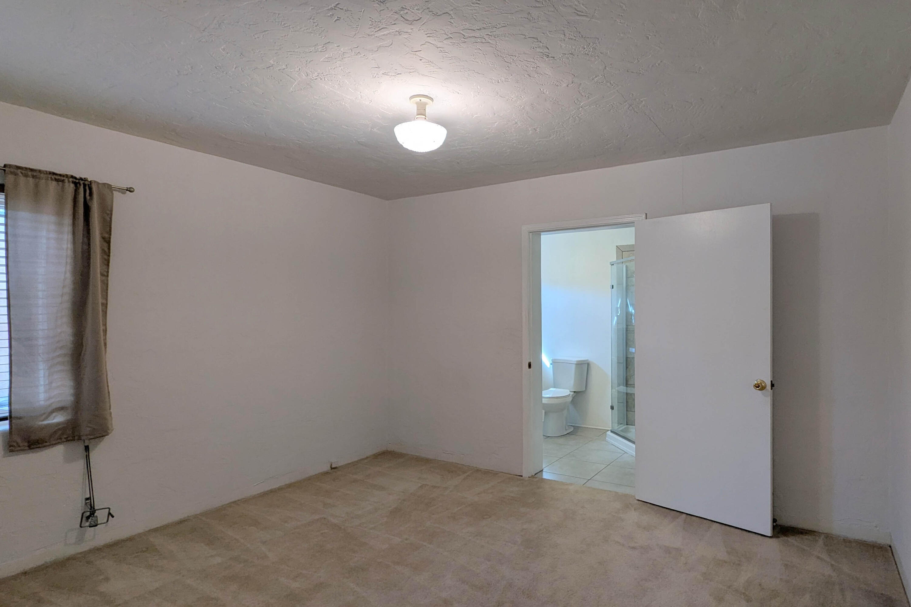 Photo 6 — 804 Wellesley Drive NE