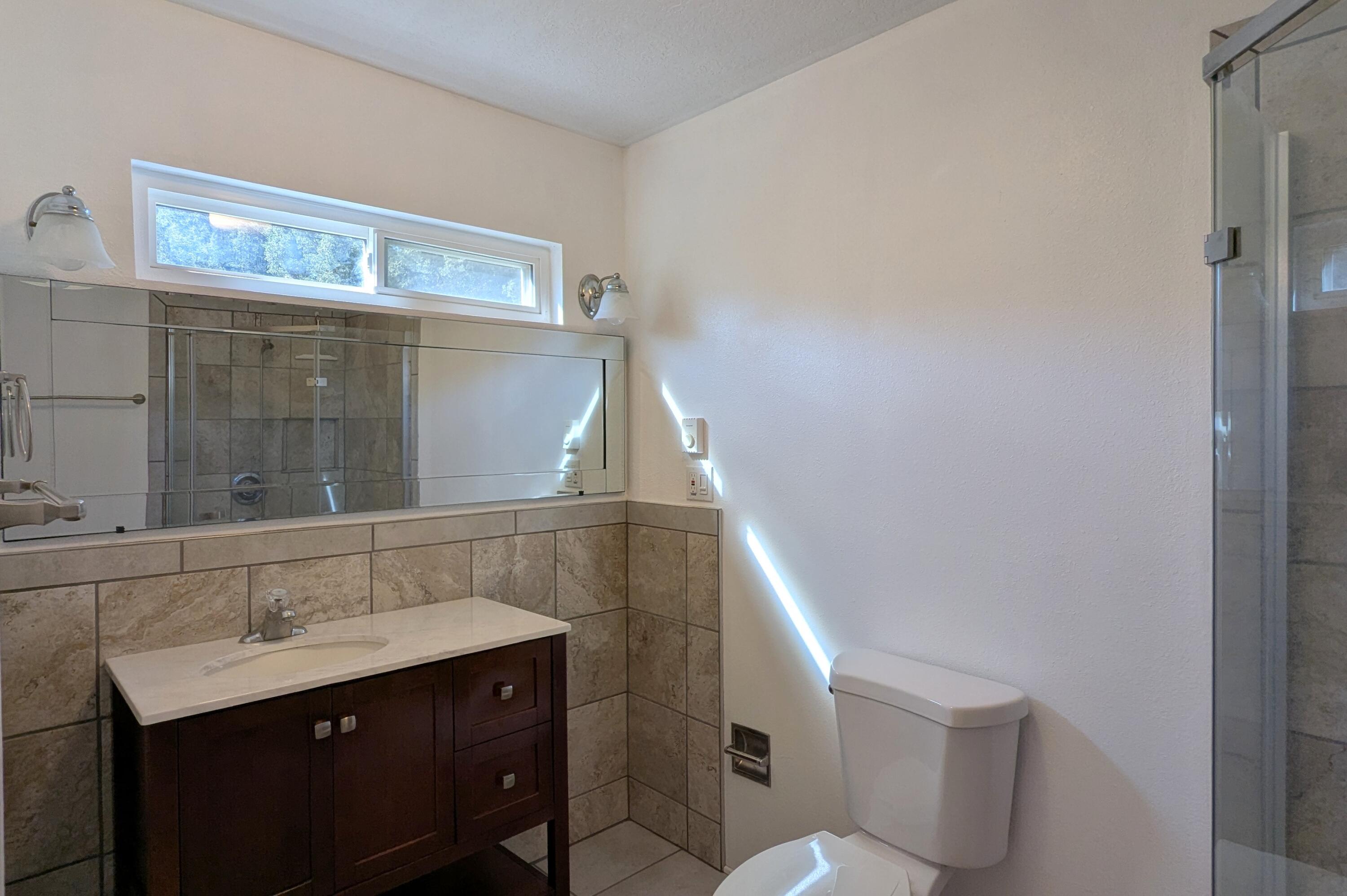 Photo 8 — 804 Wellesley Drive NE