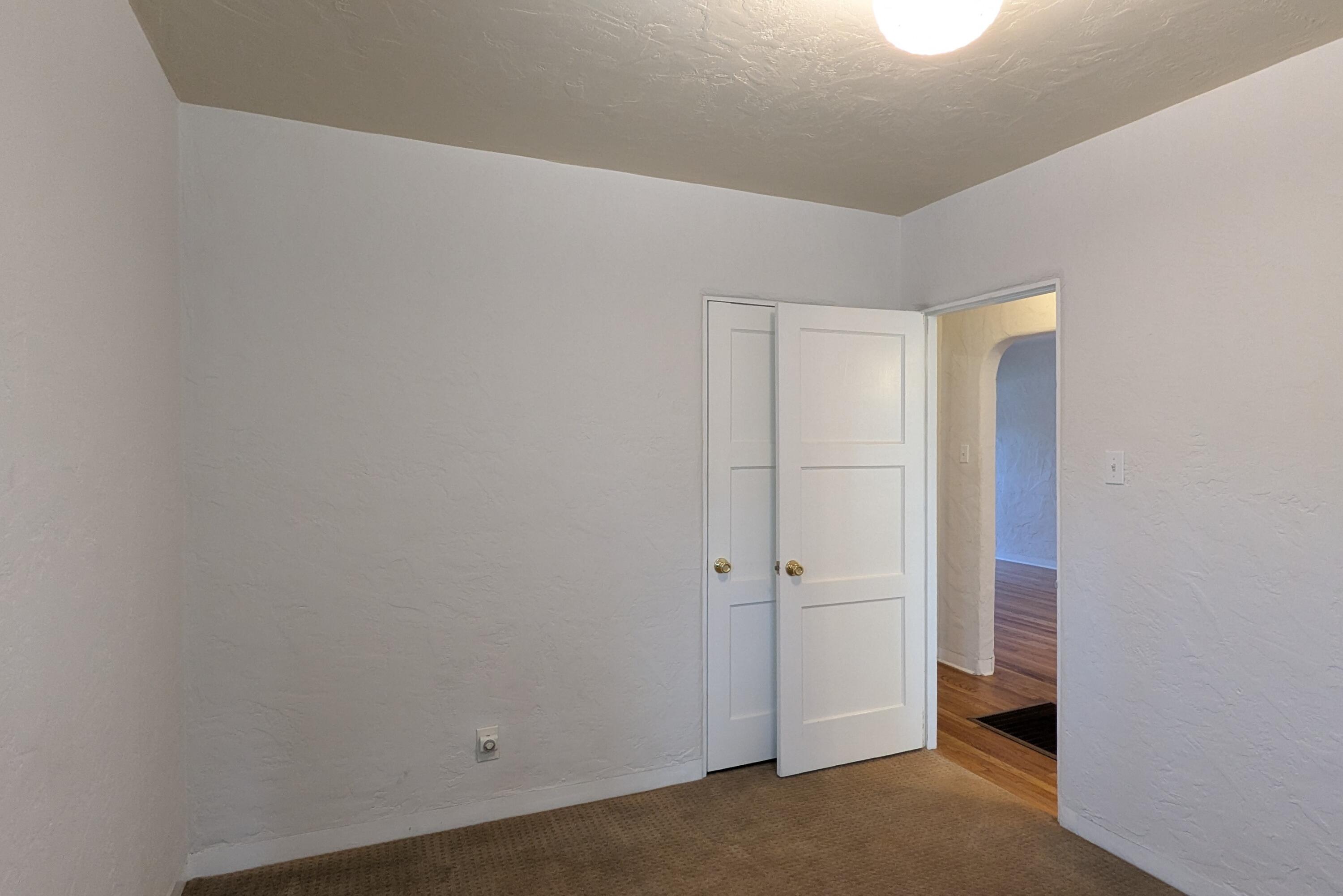 Photo 9 — 804 Wellesley Drive NE