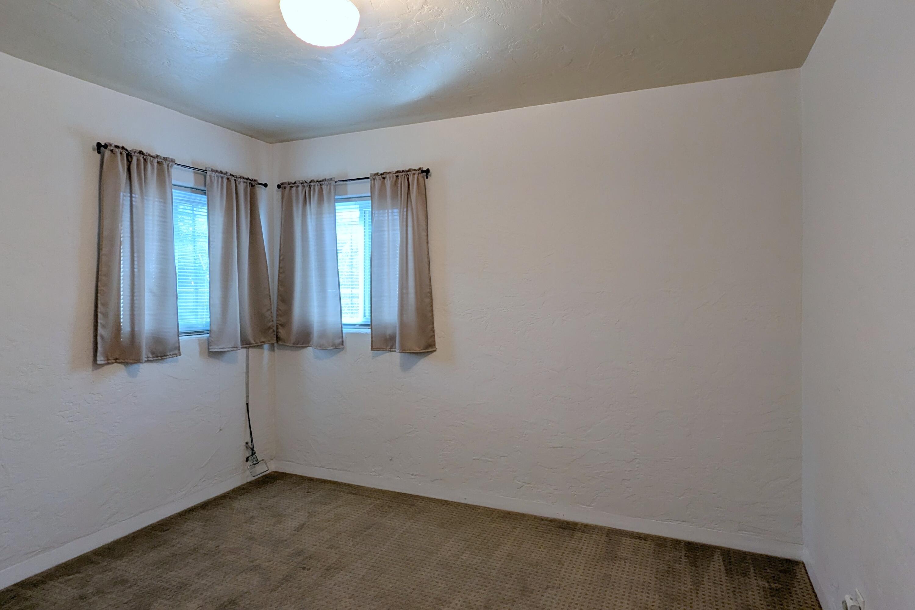 Photo 10 — 804 Wellesley Drive NE