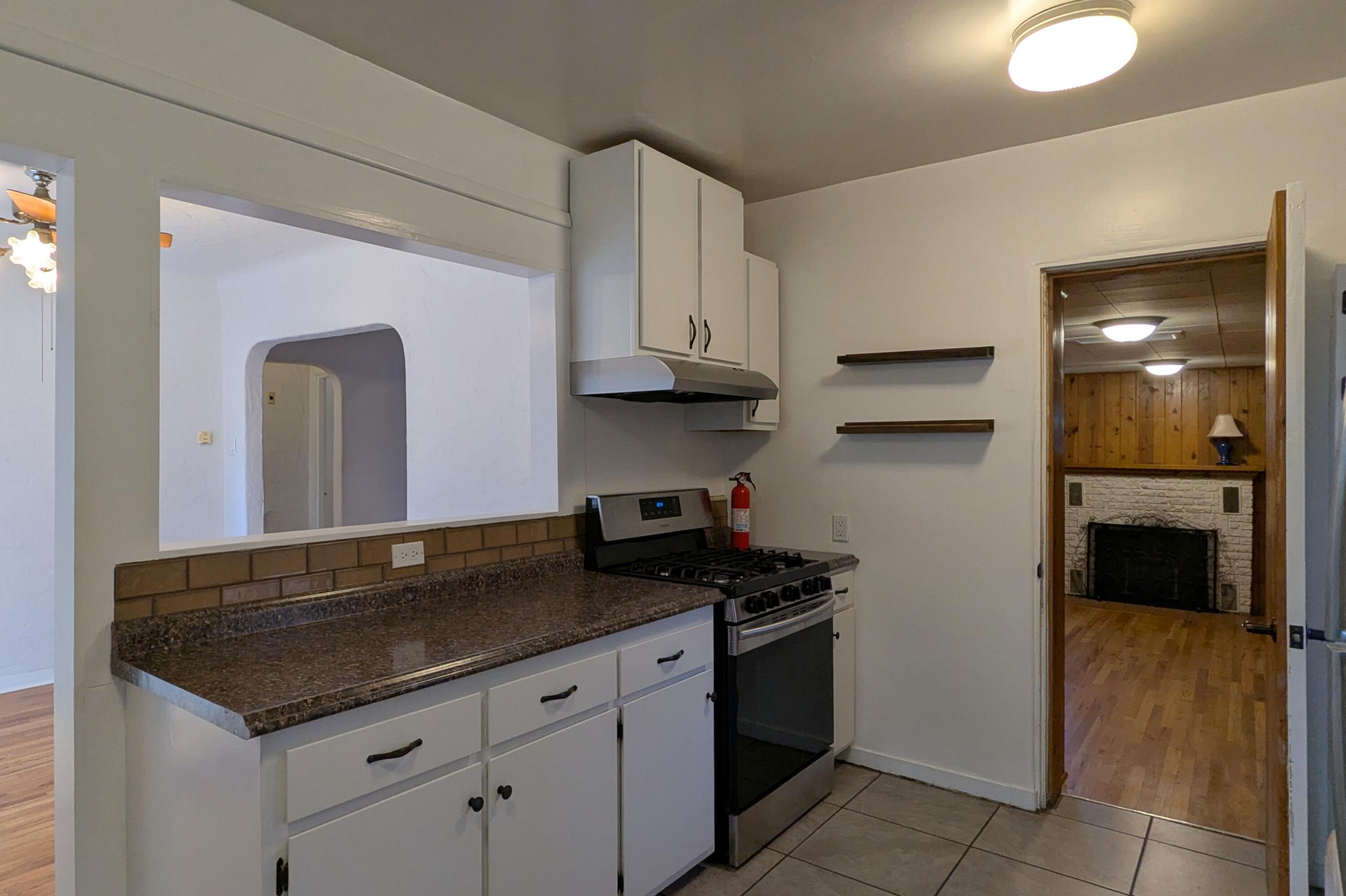 Photo 18 — 804 Wellesley Drive NE