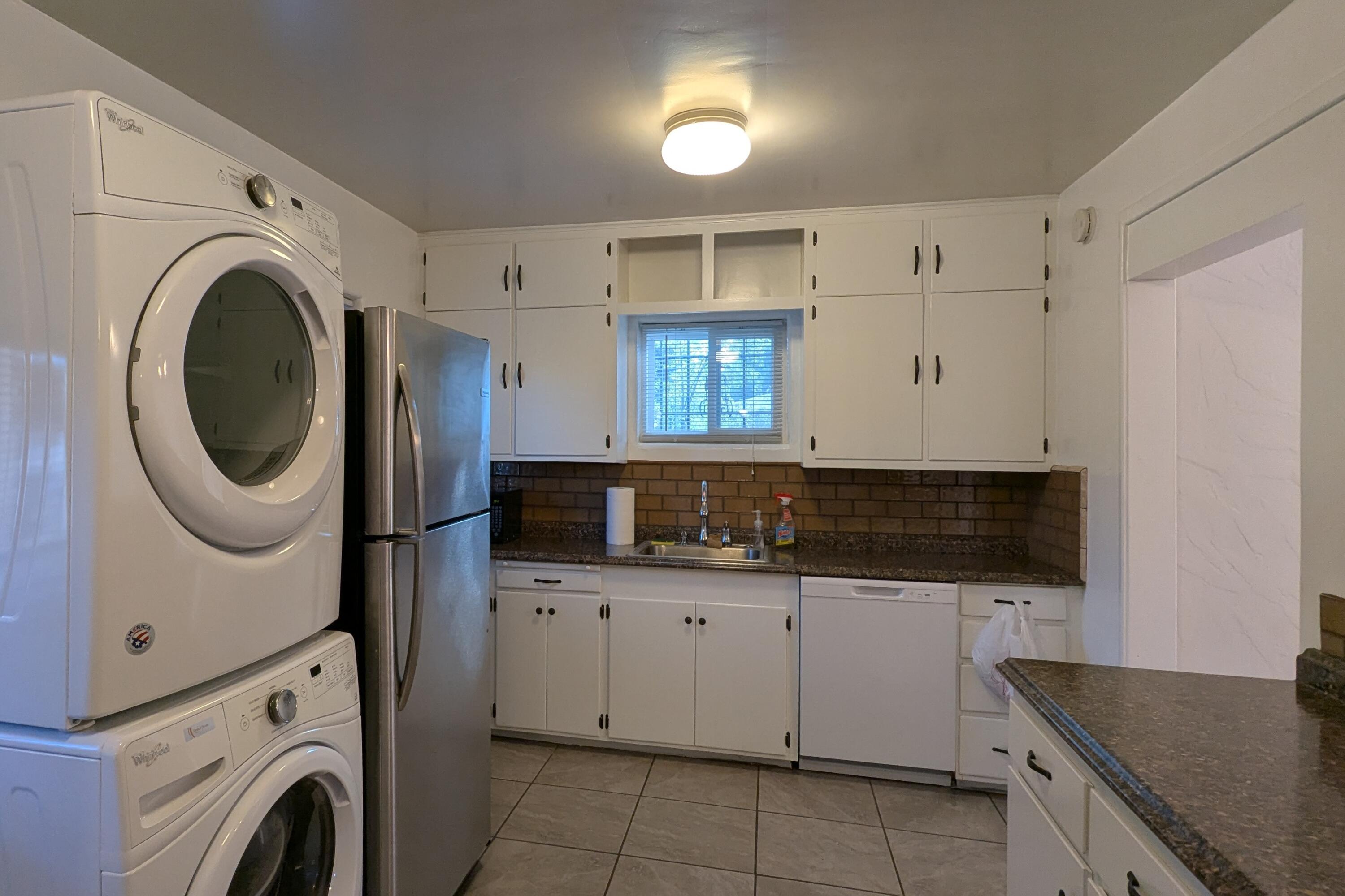 Photo 20 — 804 Wellesley Drive NE