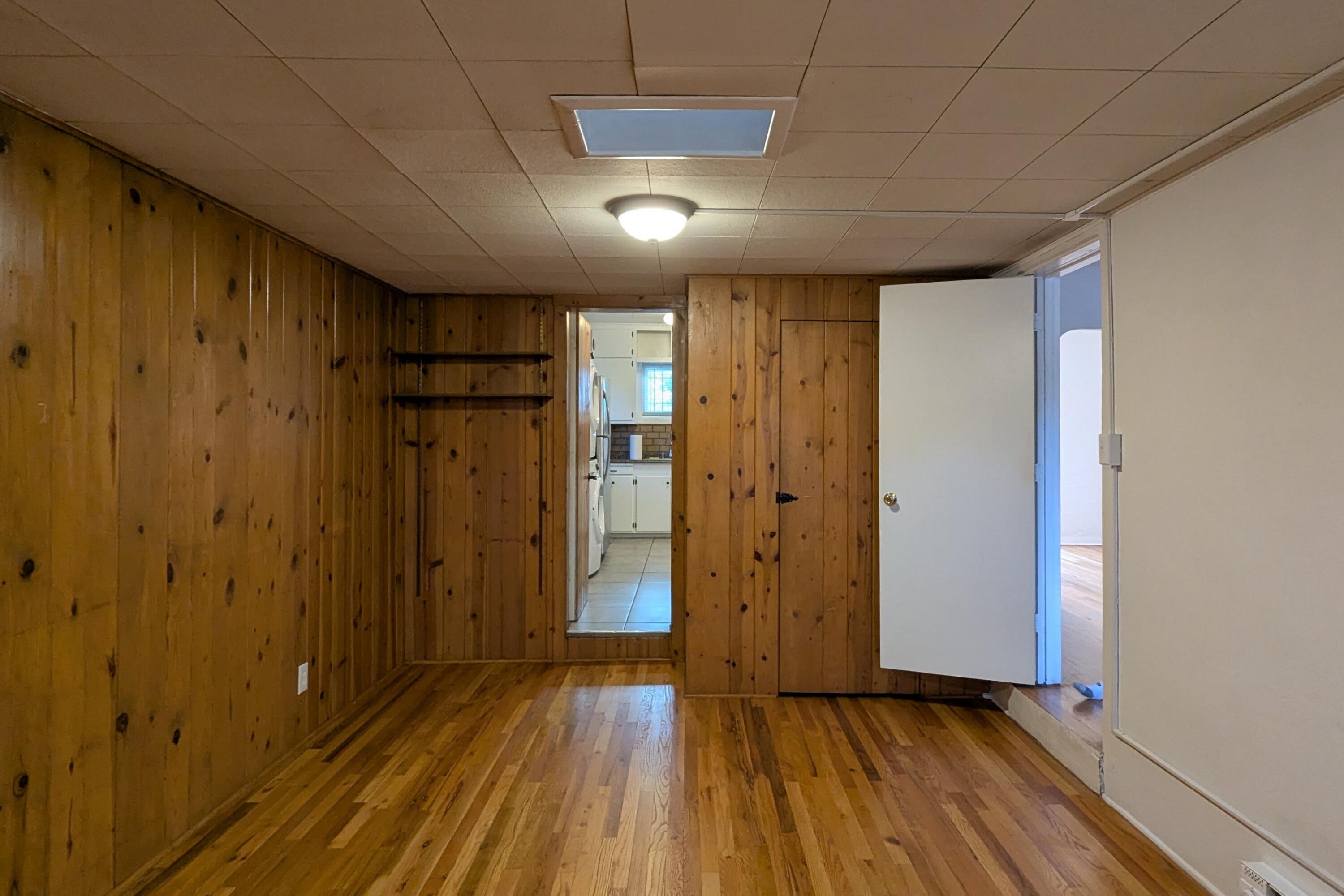 Photo 3 — 804 Wellesley Drive NE