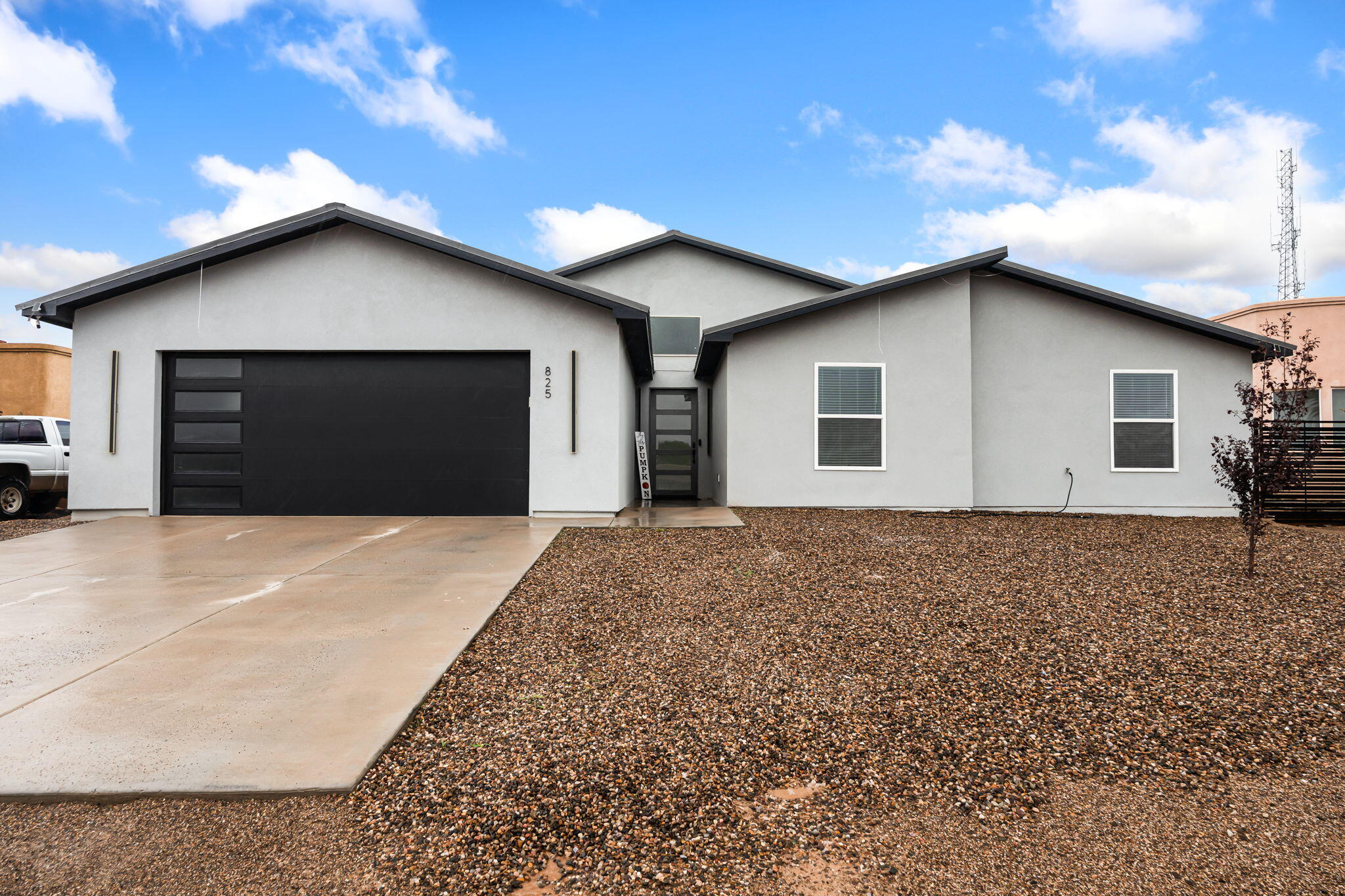 825 3rd Street NE, Rio Rancho, NM 87124