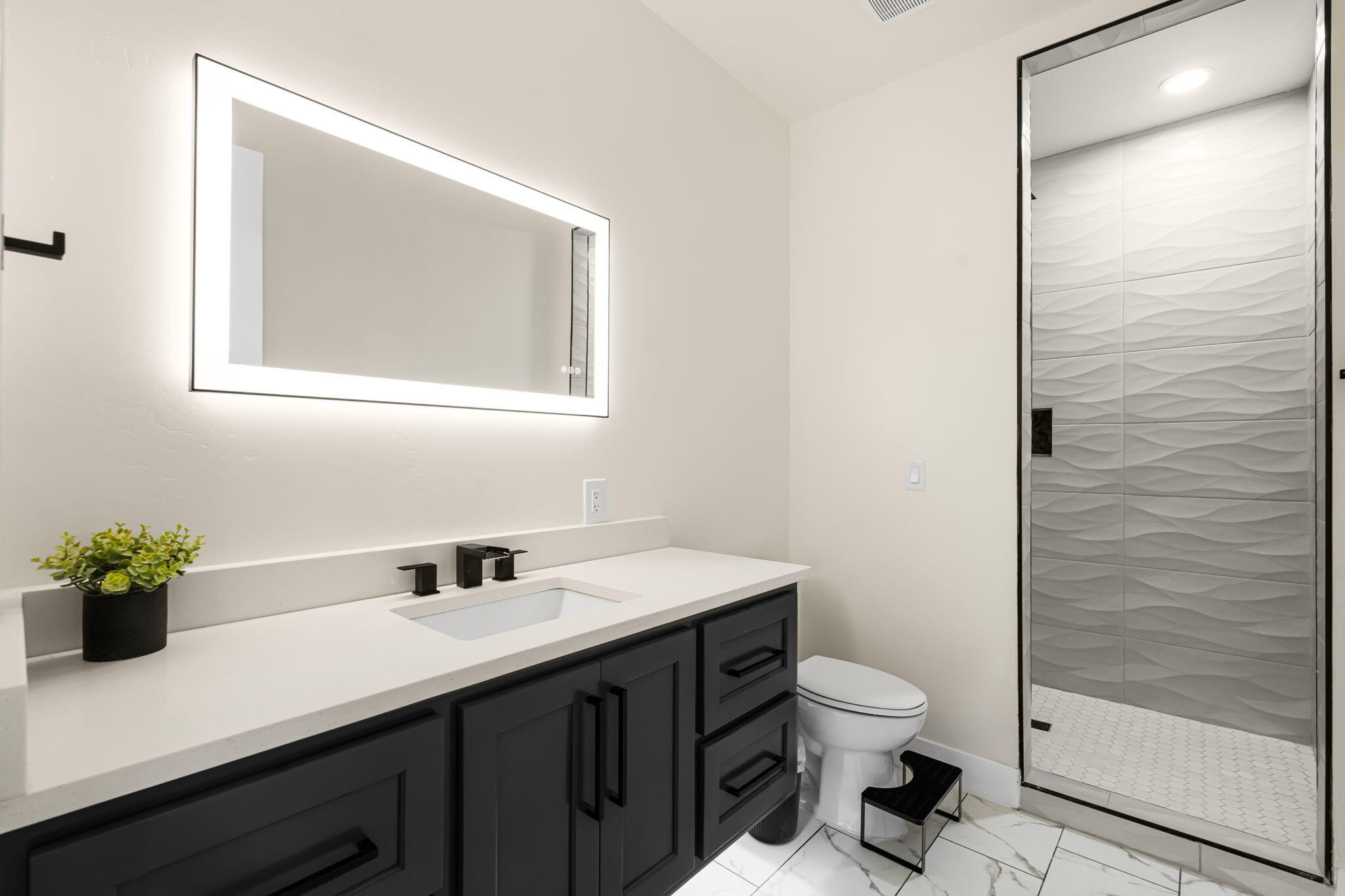 Photo 3 — 825 3rd Street NE