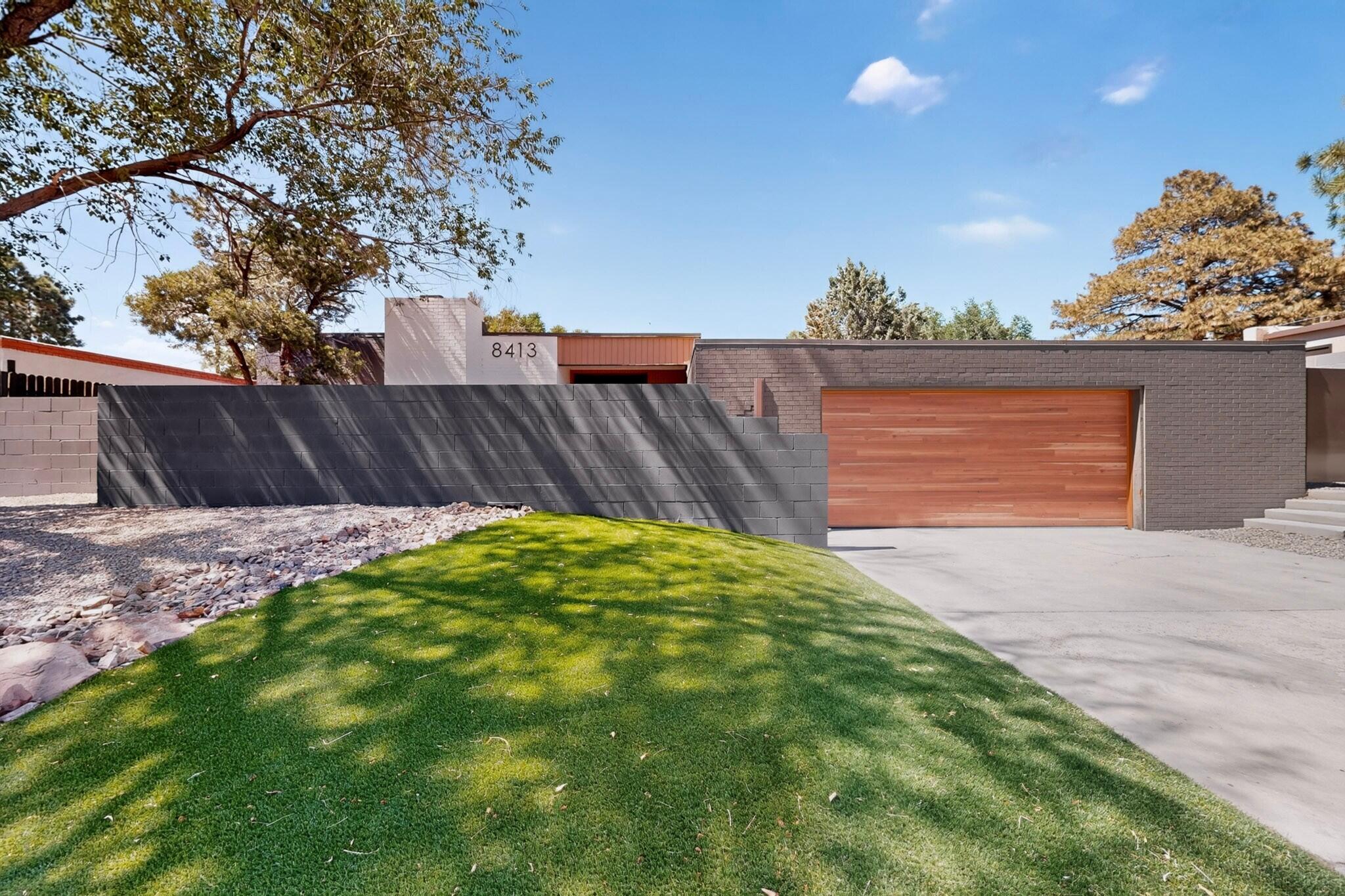 Photo 16 — 8413 Aztec Road NE