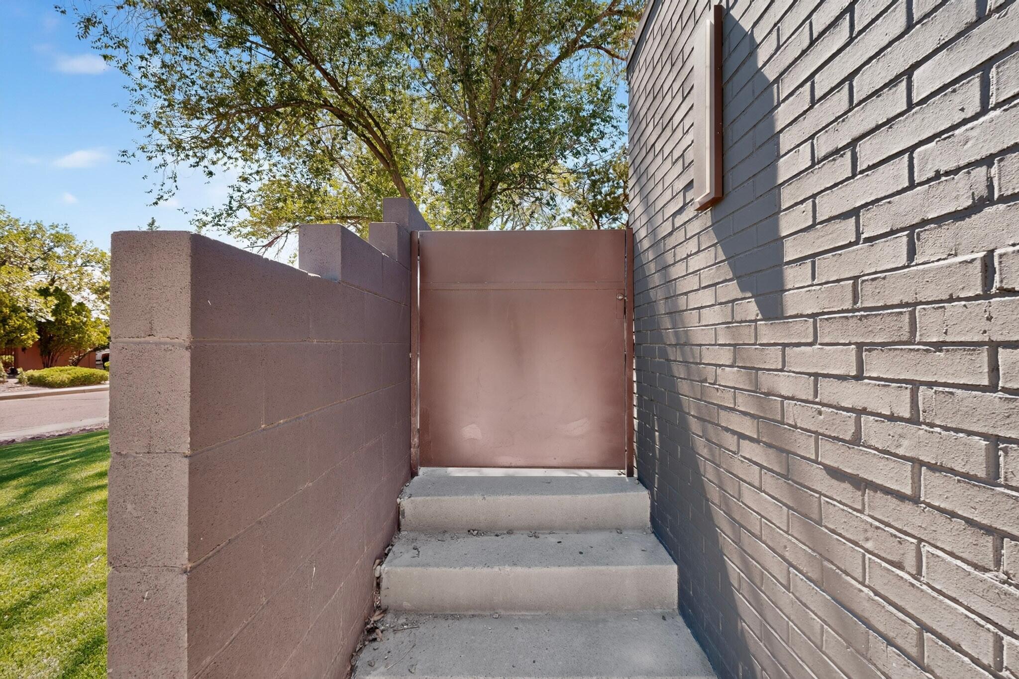 Photo 17 — 8413 Aztec Road NE