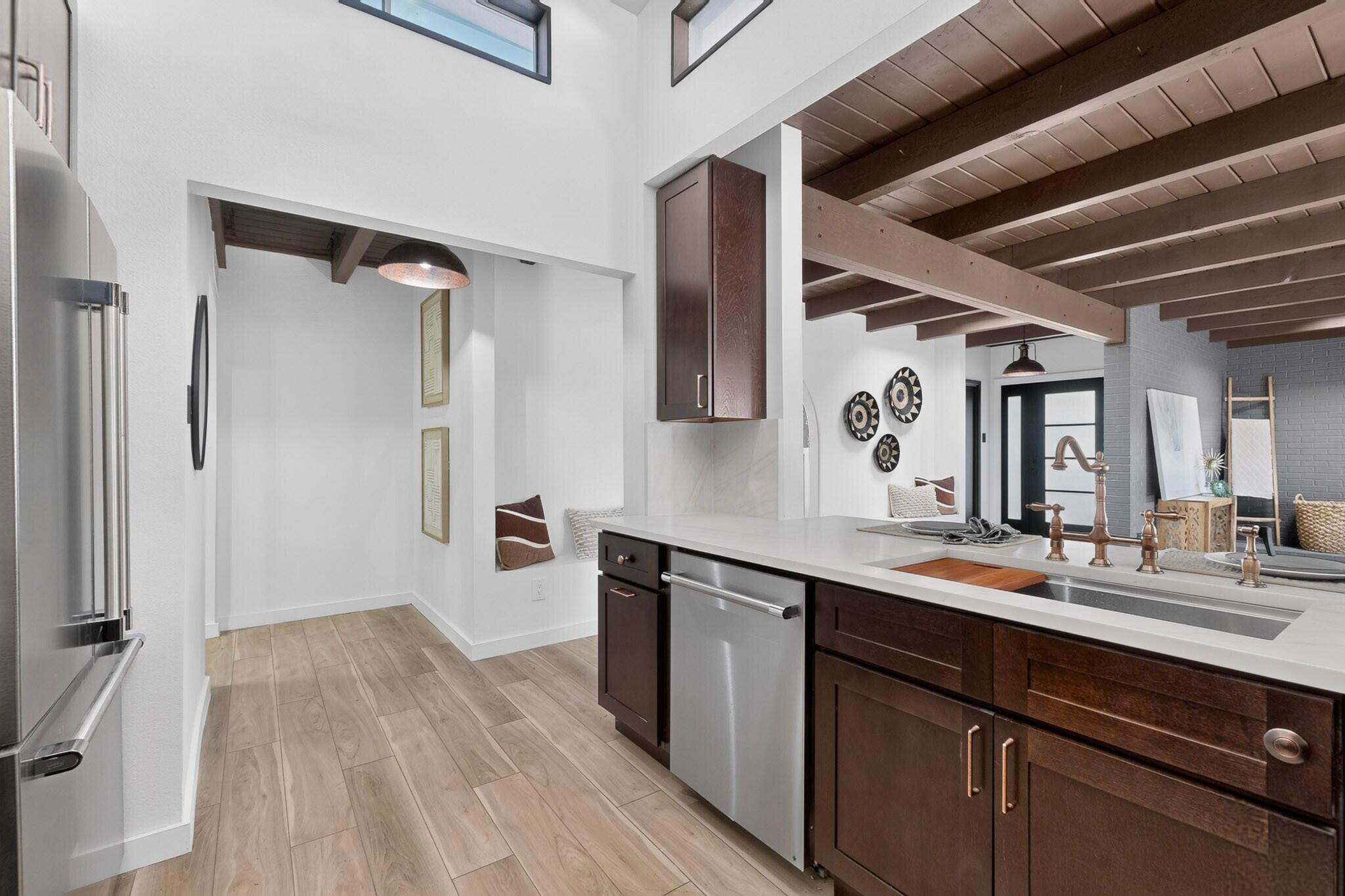 Photo 9 — 8413 Aztec Road NE